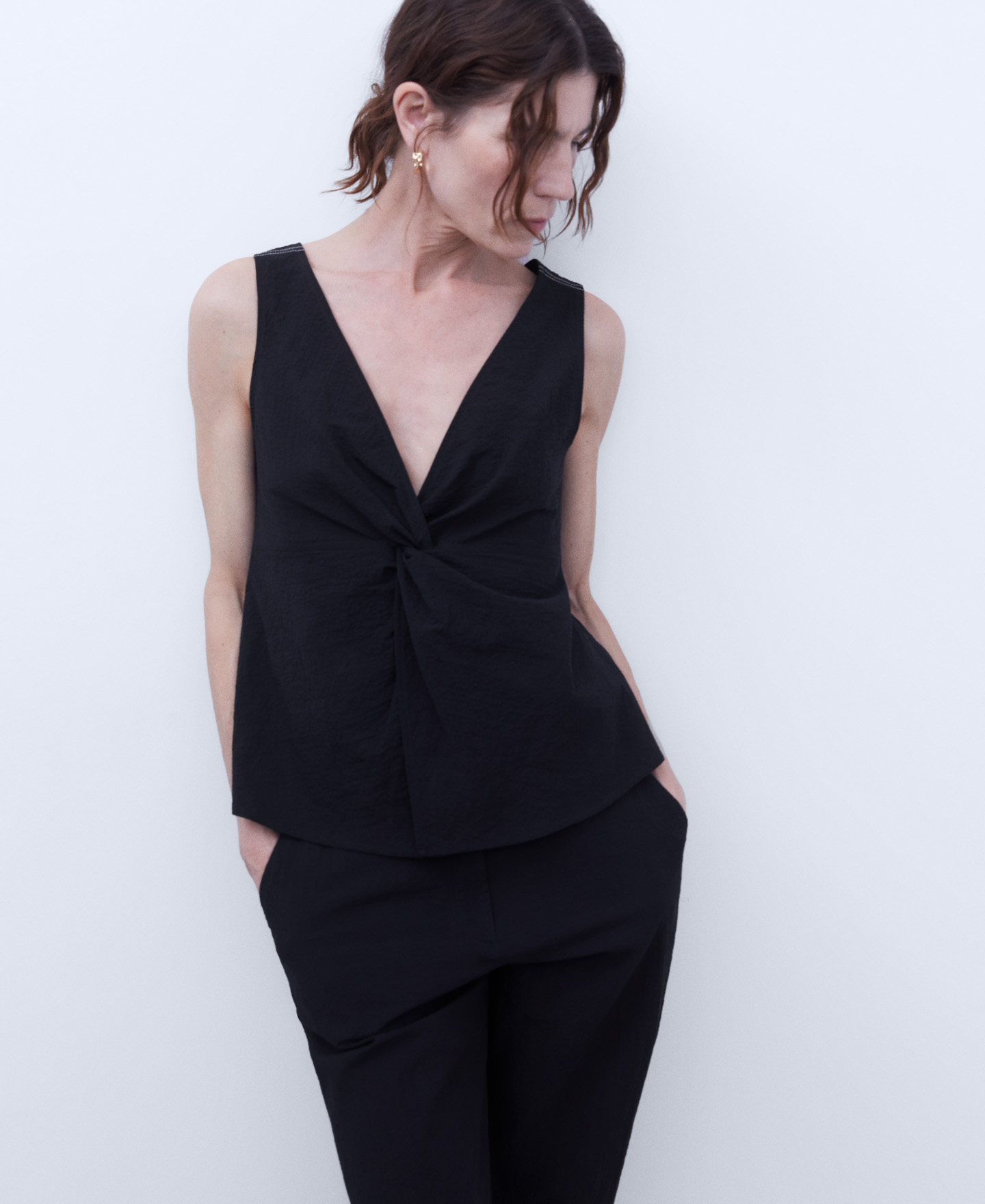 Cotton V-neckline top image number 0
