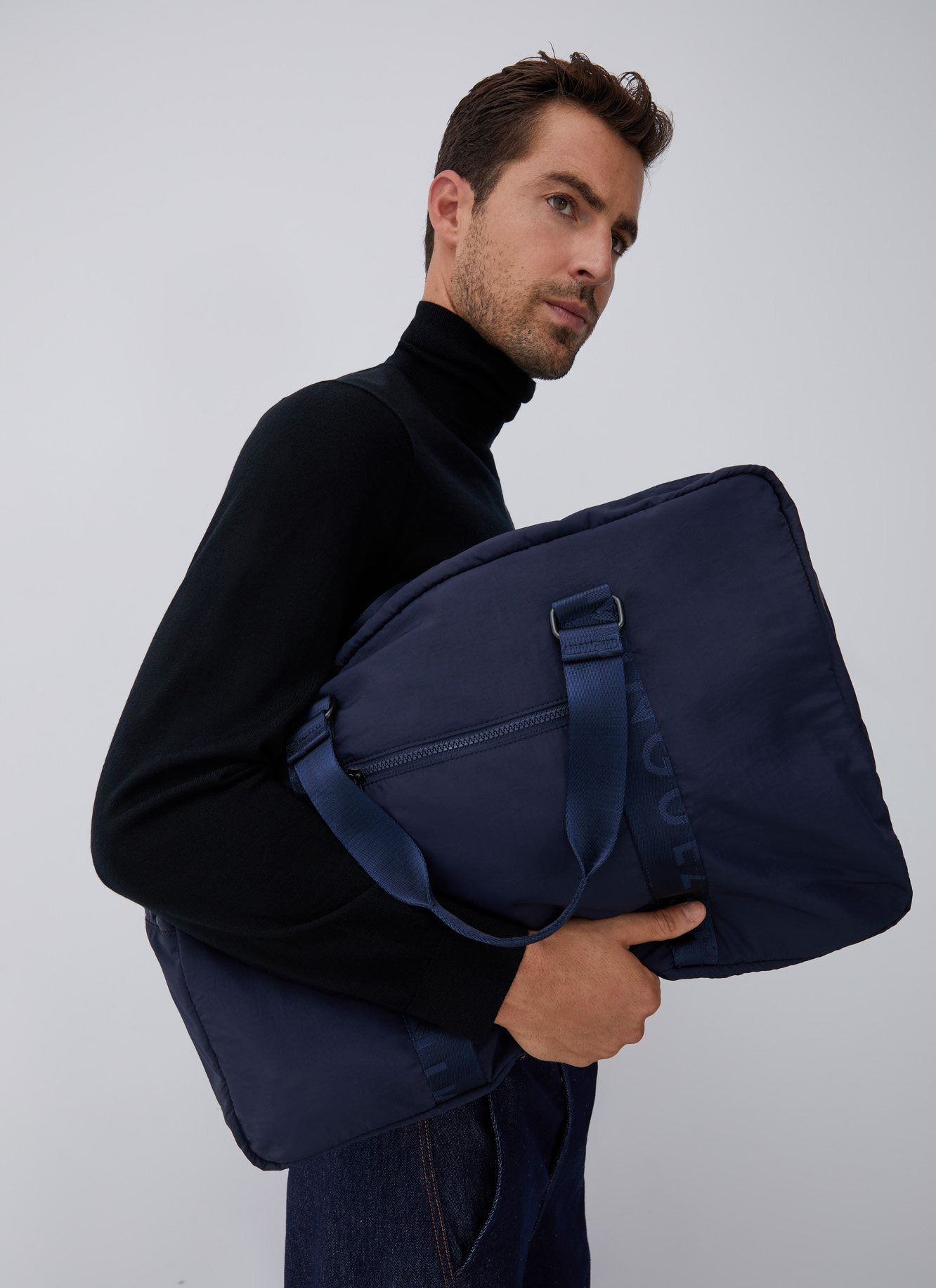Nylon weekender with double strap image number 5