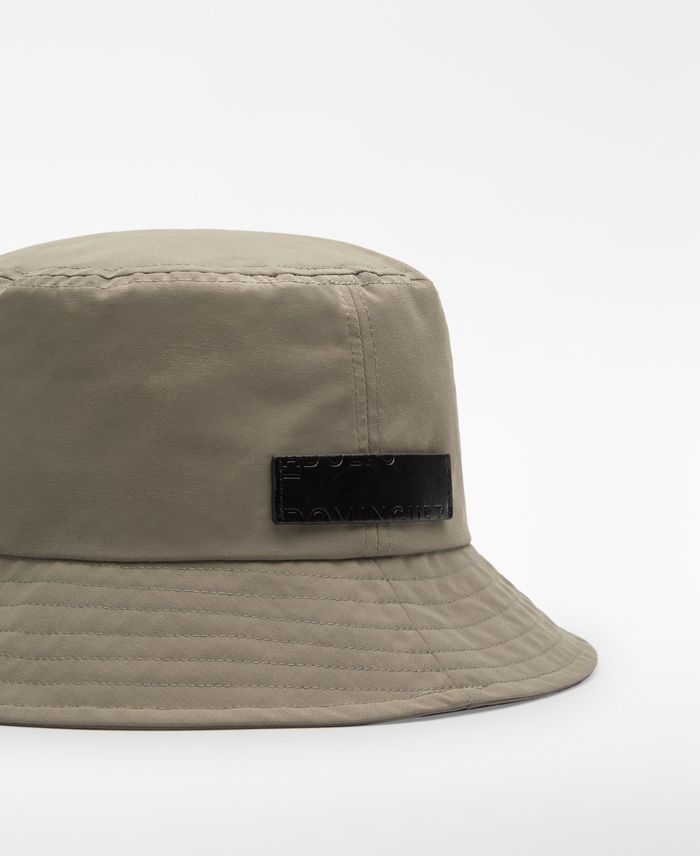 Sombrero bucket impermeable mujer image number 1