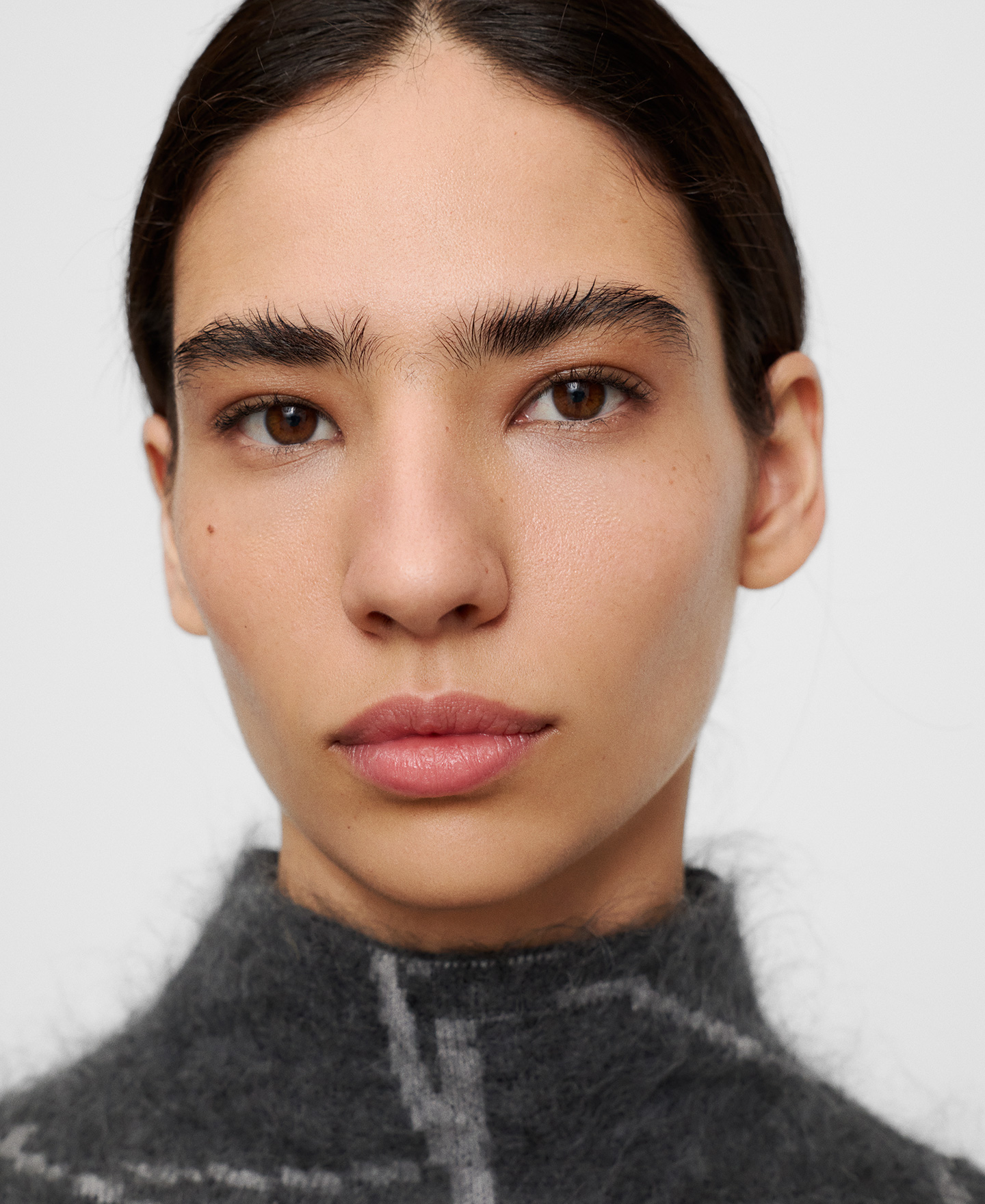 Two-tone jacquard brushed knit sweater image number 3