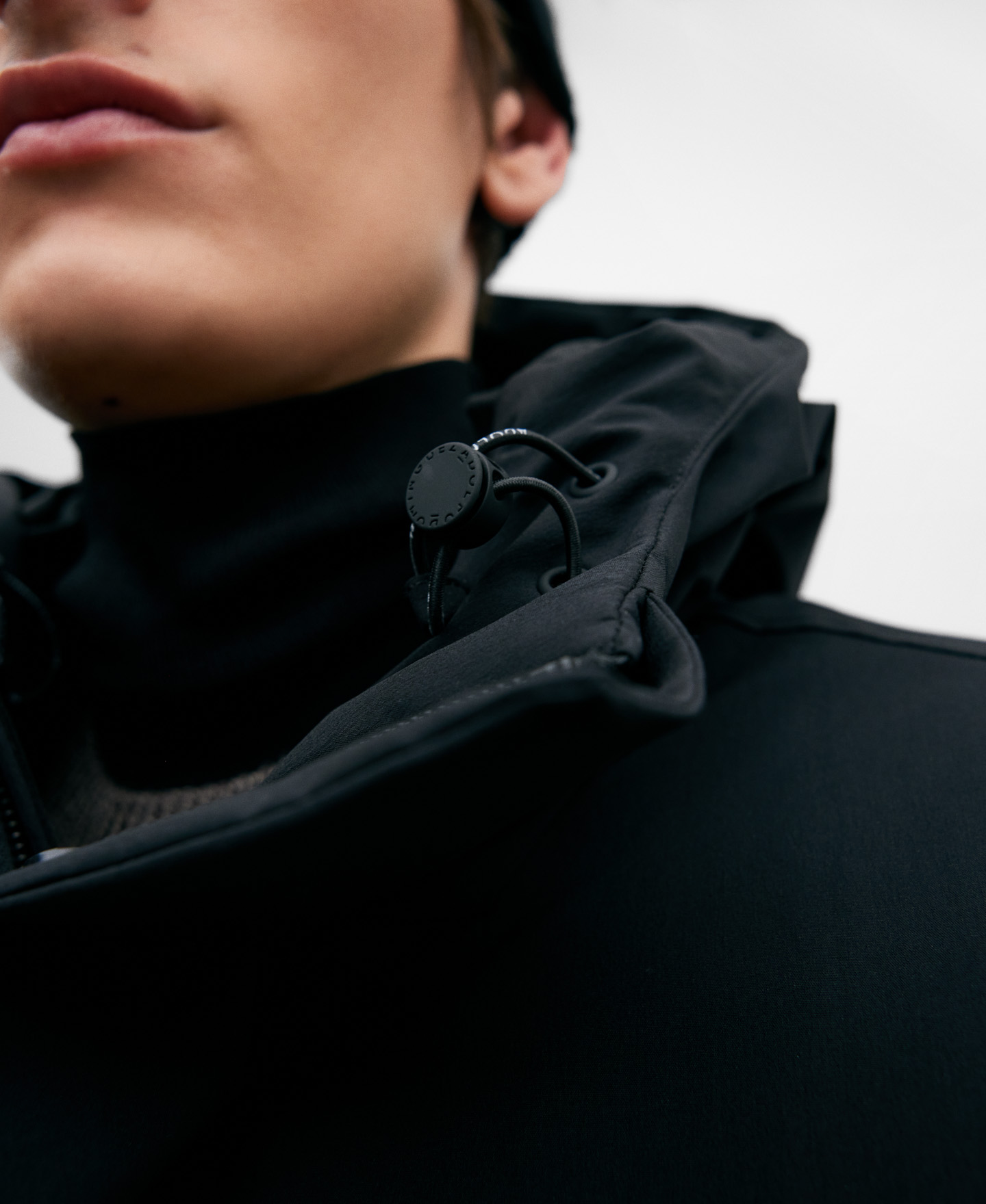 Black padded hooded jacket image number 3