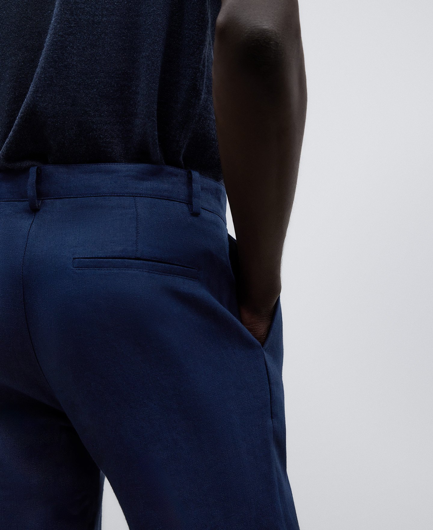 Pantalón chino en lino y algodón hombre image number 3