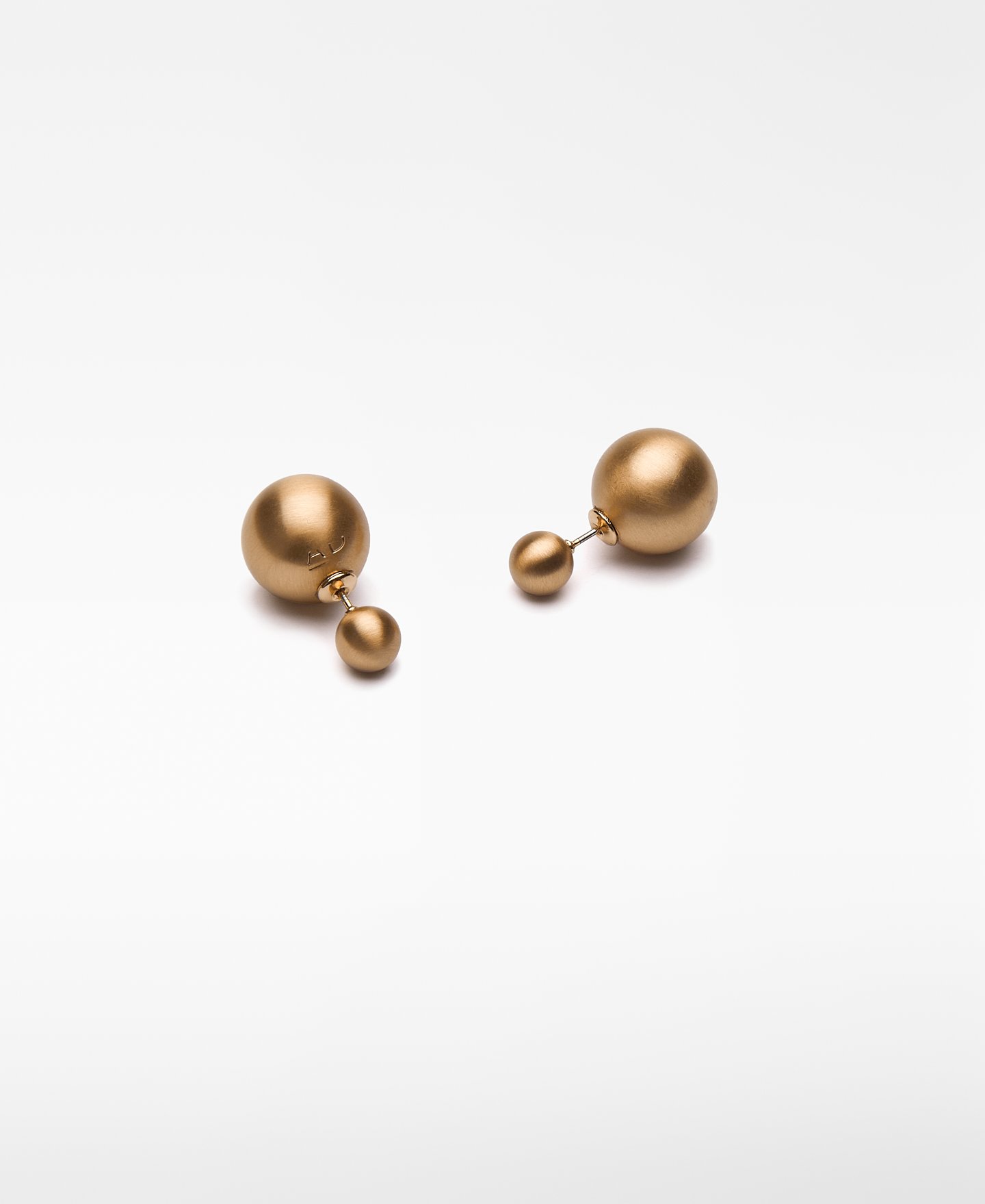 Small metal sphere earrings woman image number 1