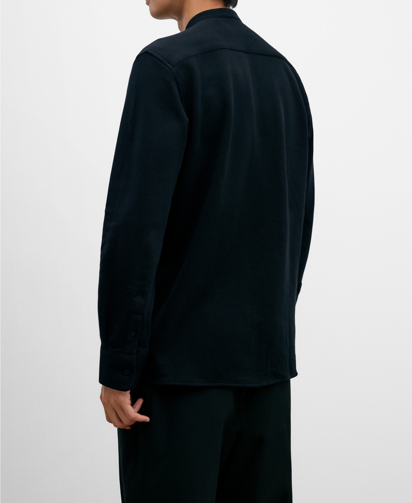 Camisa piqué cuello Mao negra image number 2