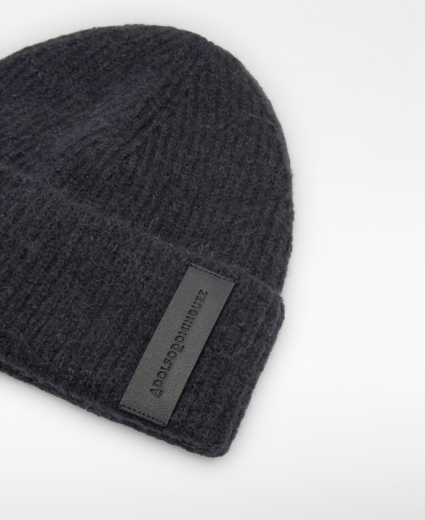 Ribbed knit beanie hat man image number 1