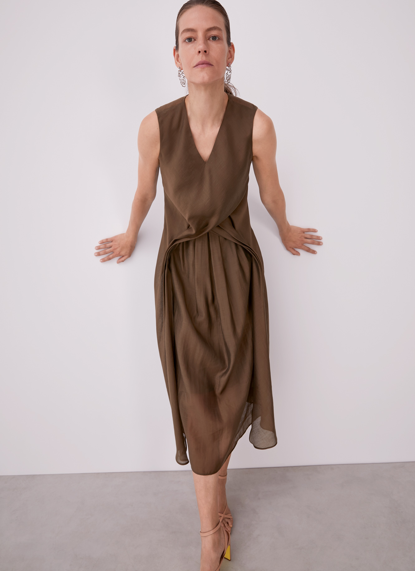 Midi dress with front pleats image number 1