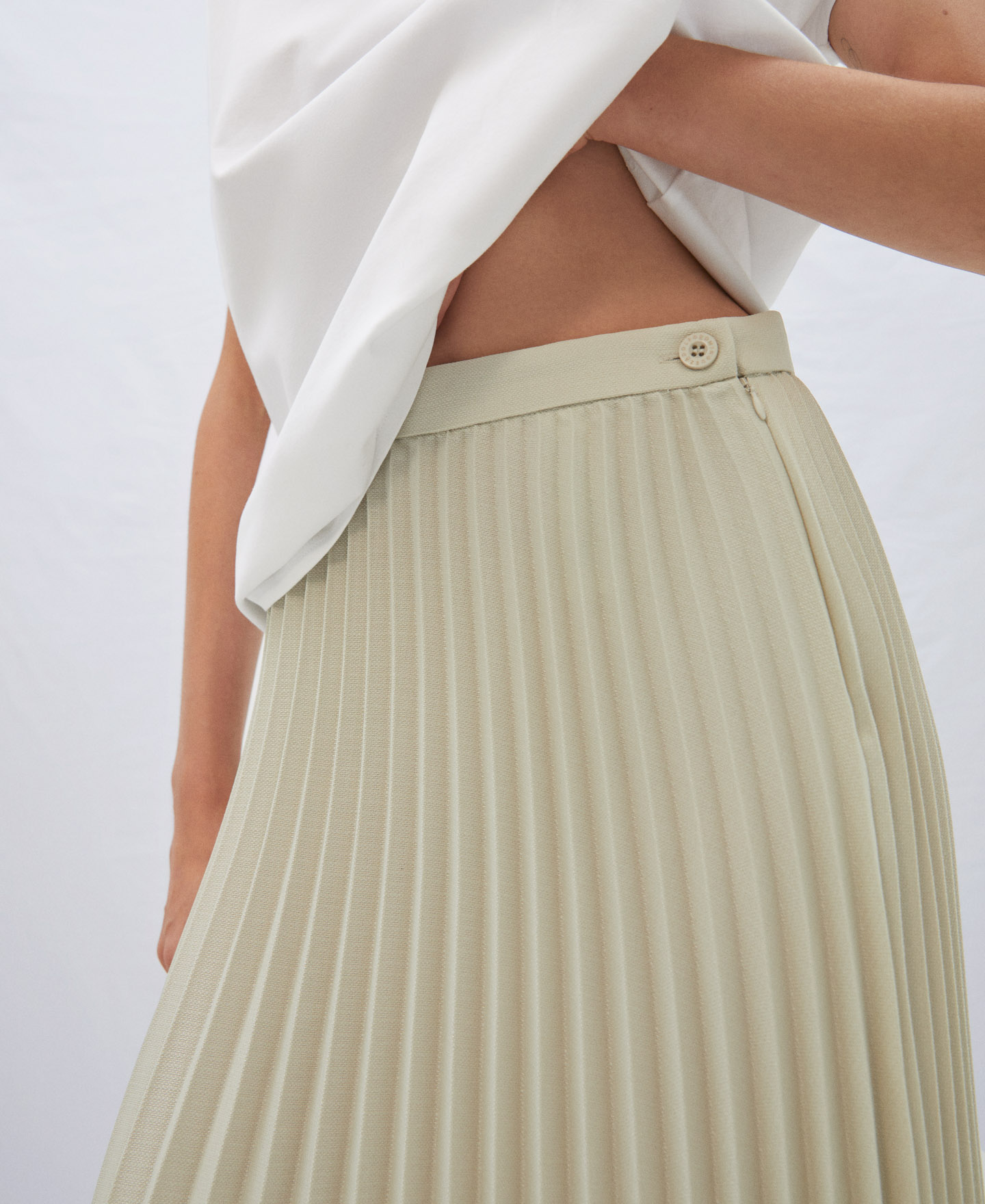 Pleated midi skirt image number 3