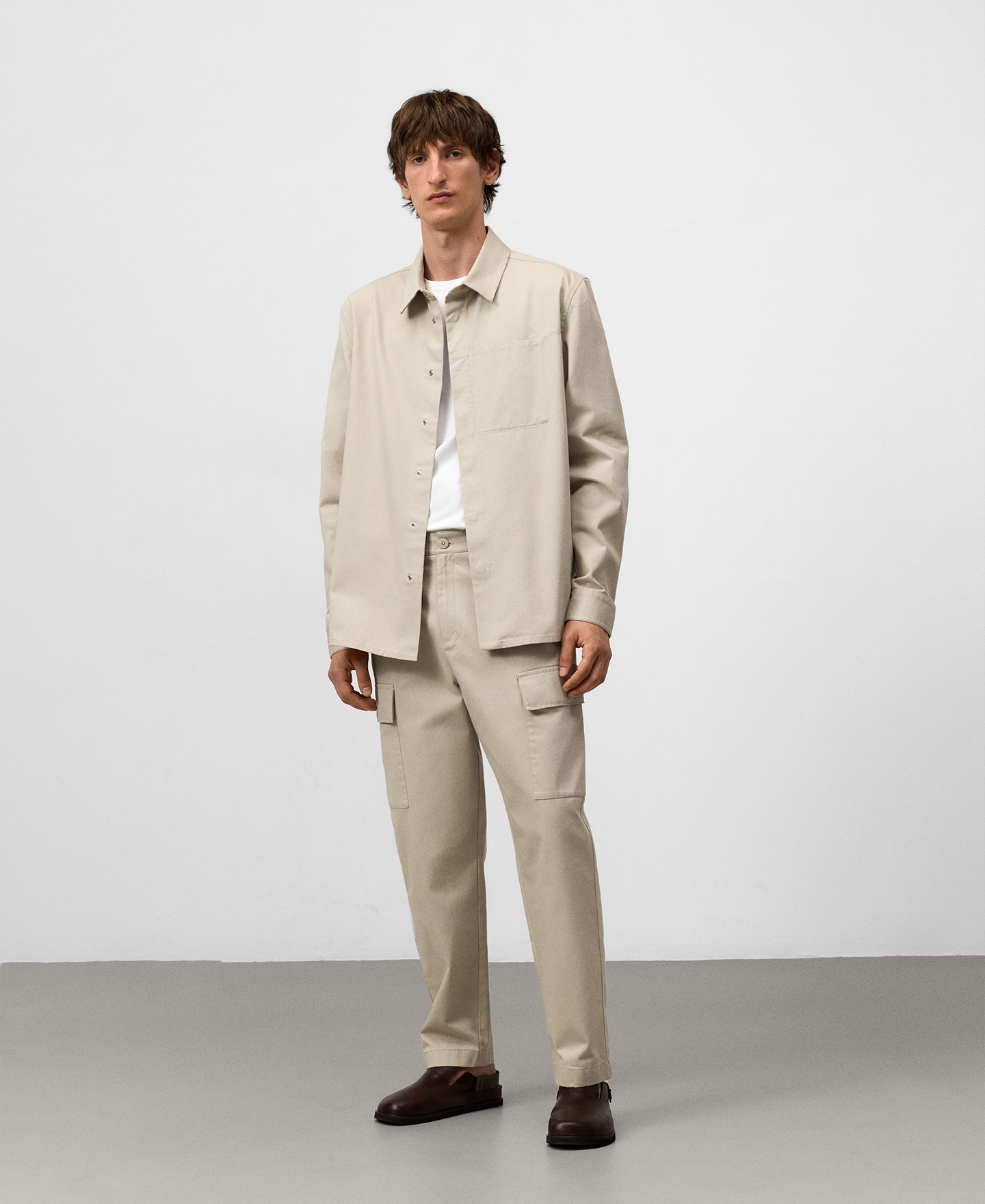 Pantalón cargo barrel fit hombre image number 1