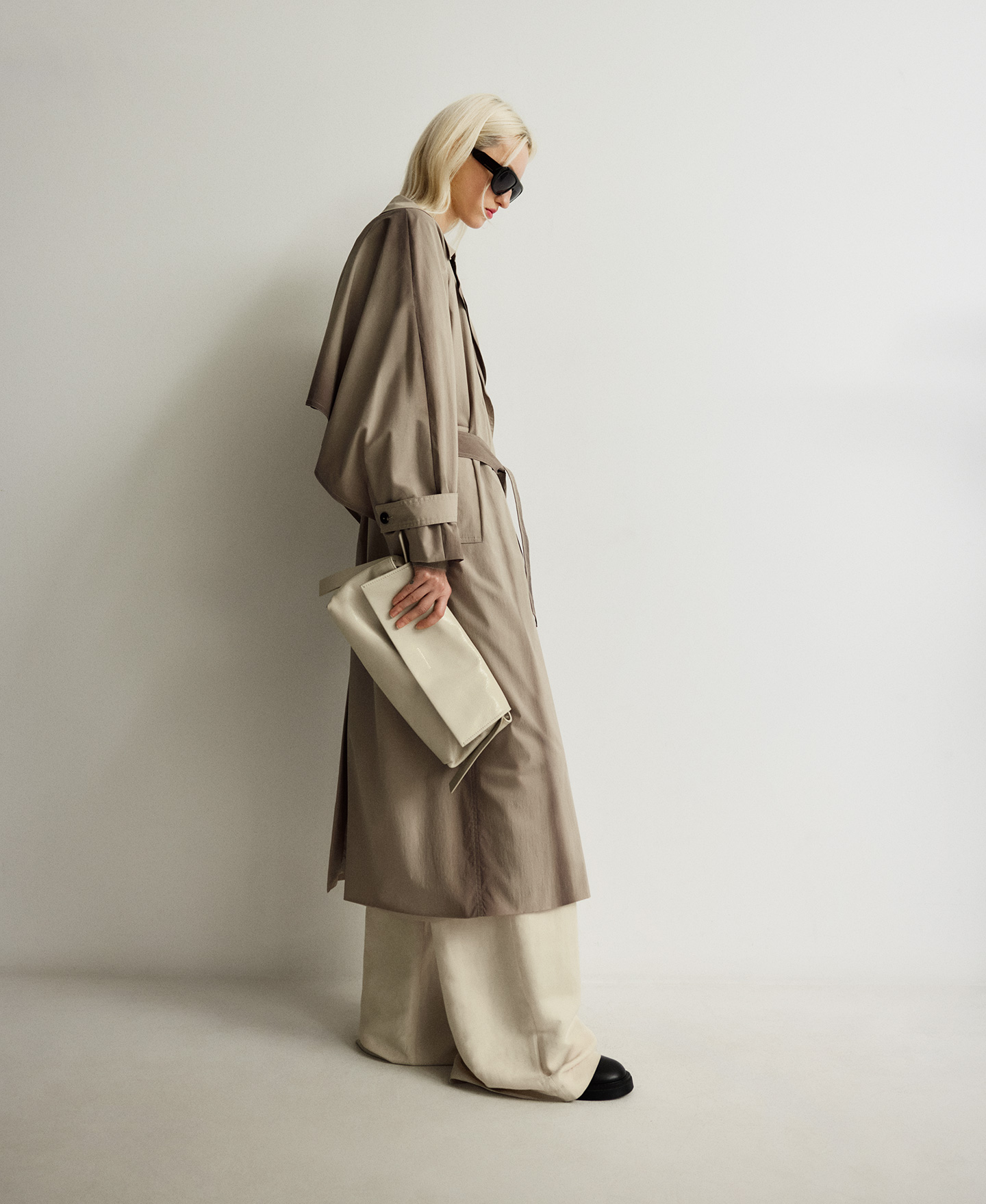 Aged-effect trench coat woman image number 1