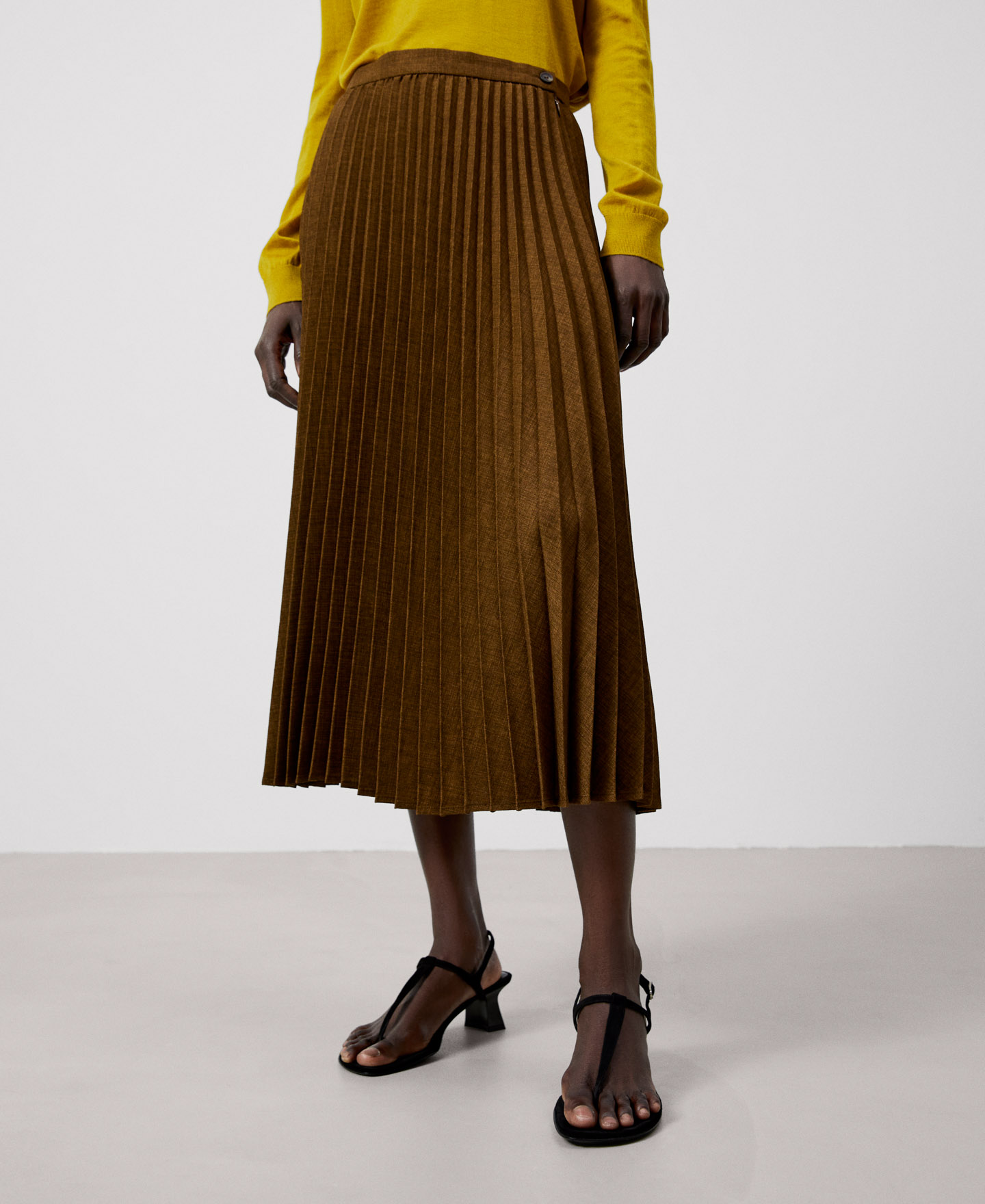 Pleated midi skirt image number 0
