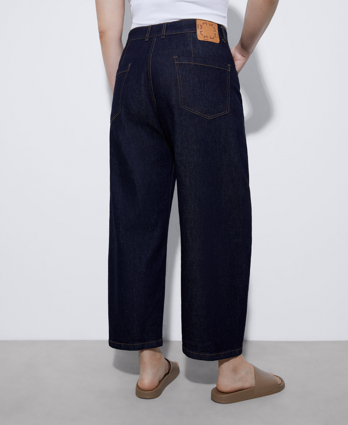 Recycled cotton and polyester trousers image number 2