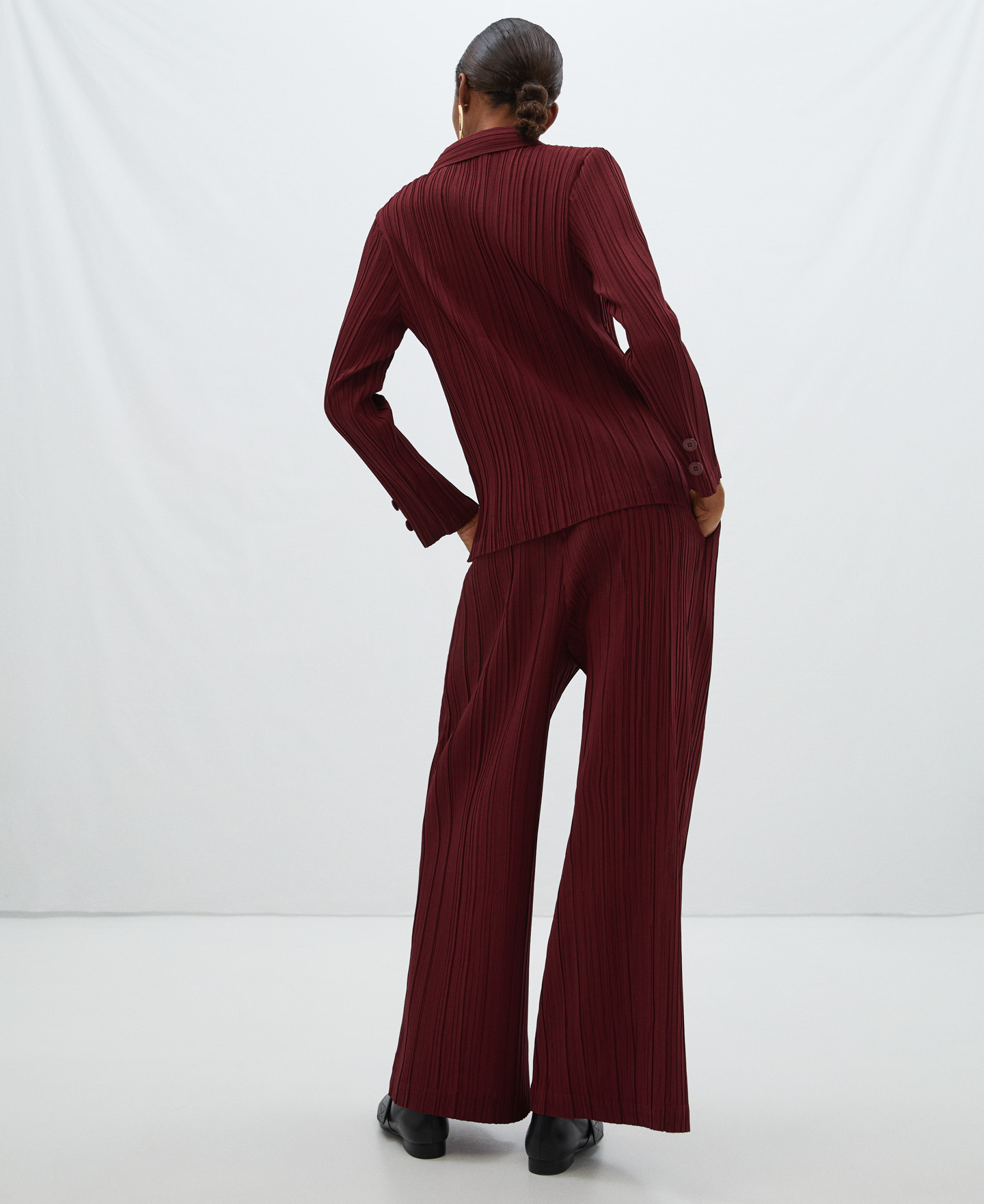 Blazer de cuatro botones en crinkle image number 2