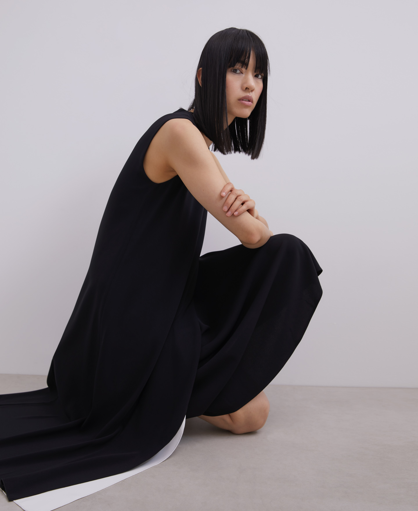 Midi dress with front flounce image number 3