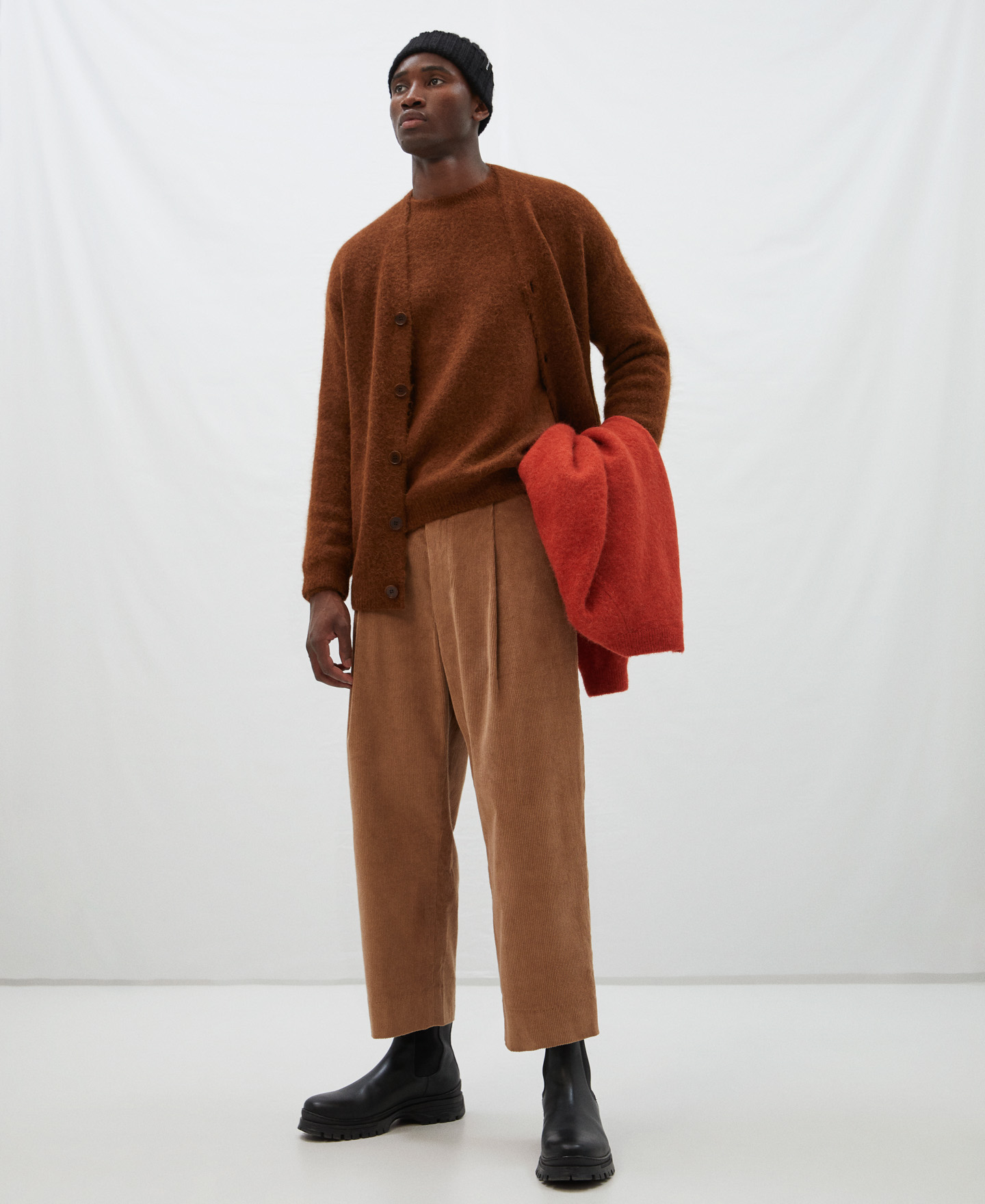 Crew neck sweater with raglan sleeves image number 1