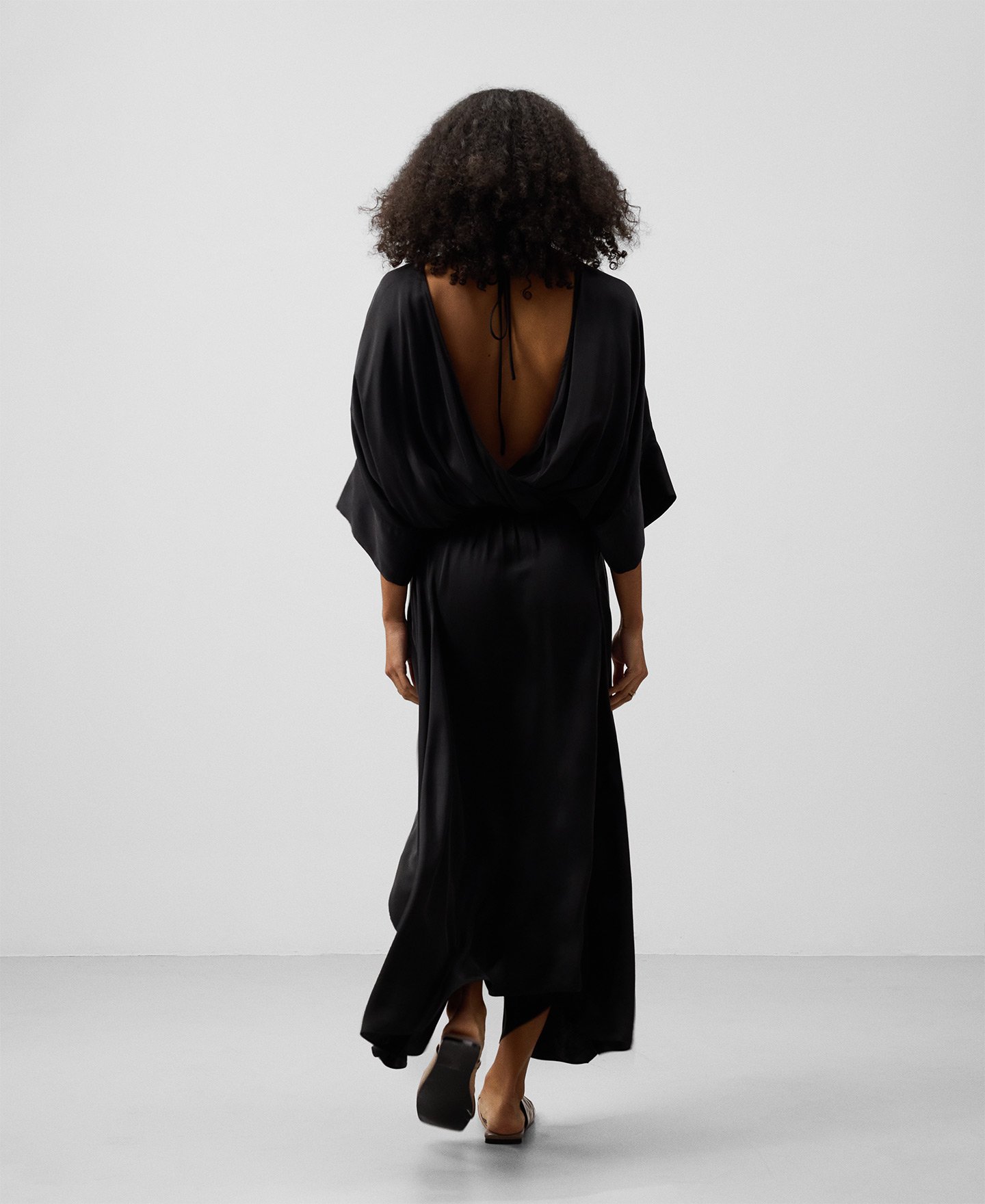 Vestido largo negro mujer image number 2