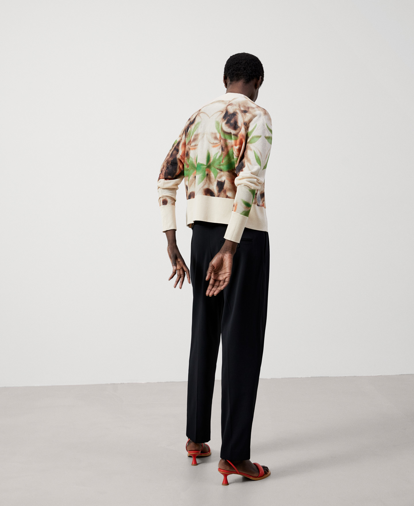 Bomber estampado floral en viscosa image number 2