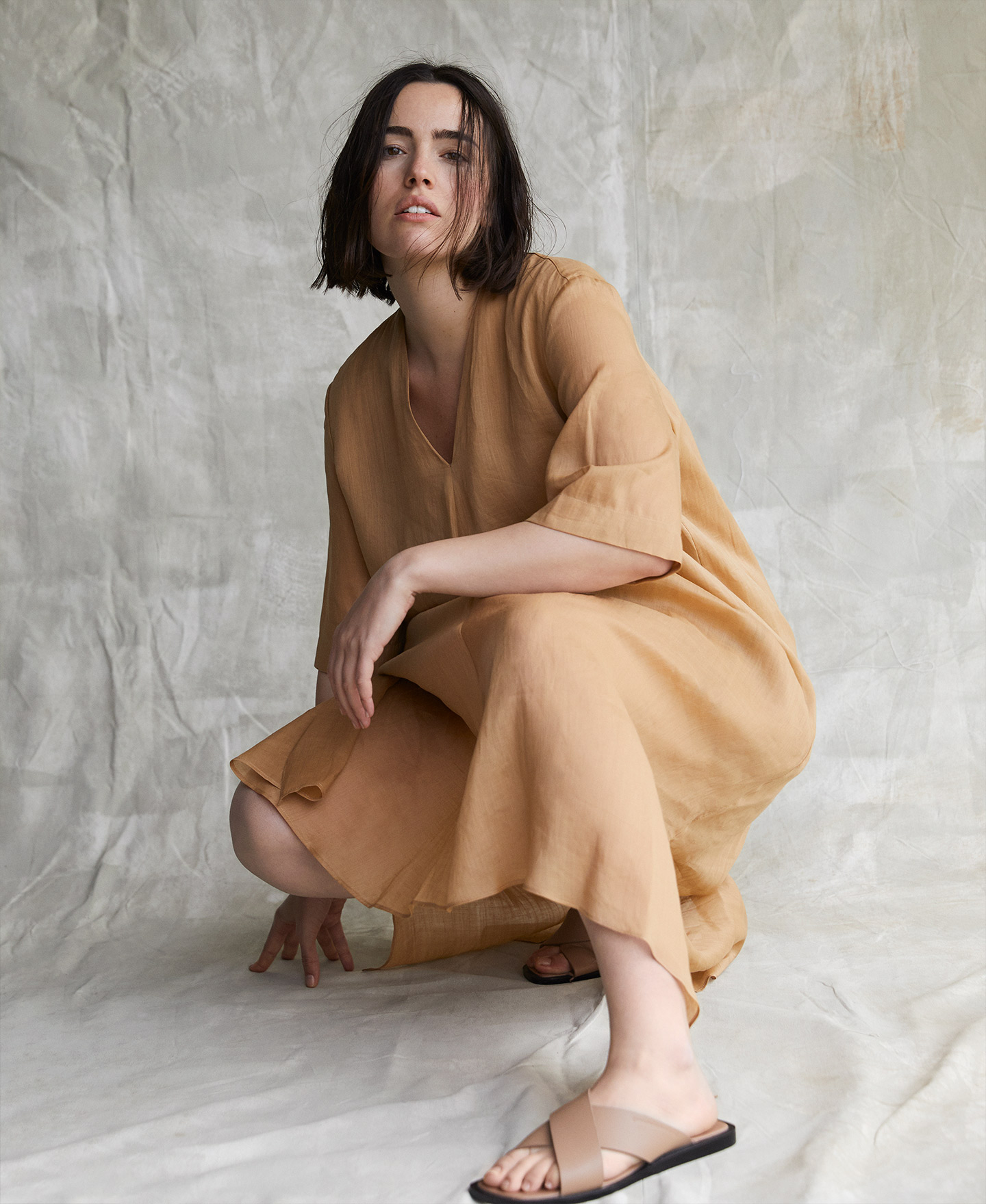 Vestido fluido en ramio camel image number 0