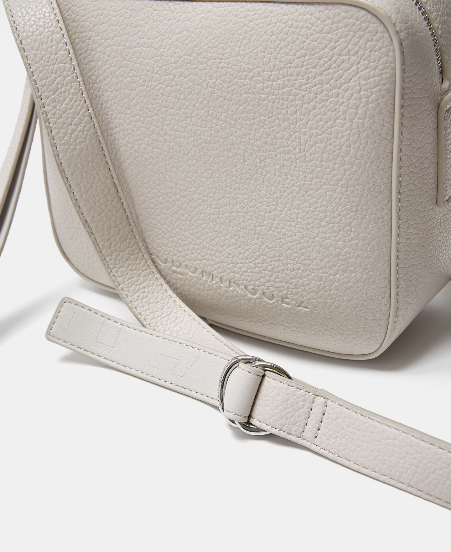 Square granulated shoulder strap image number 2