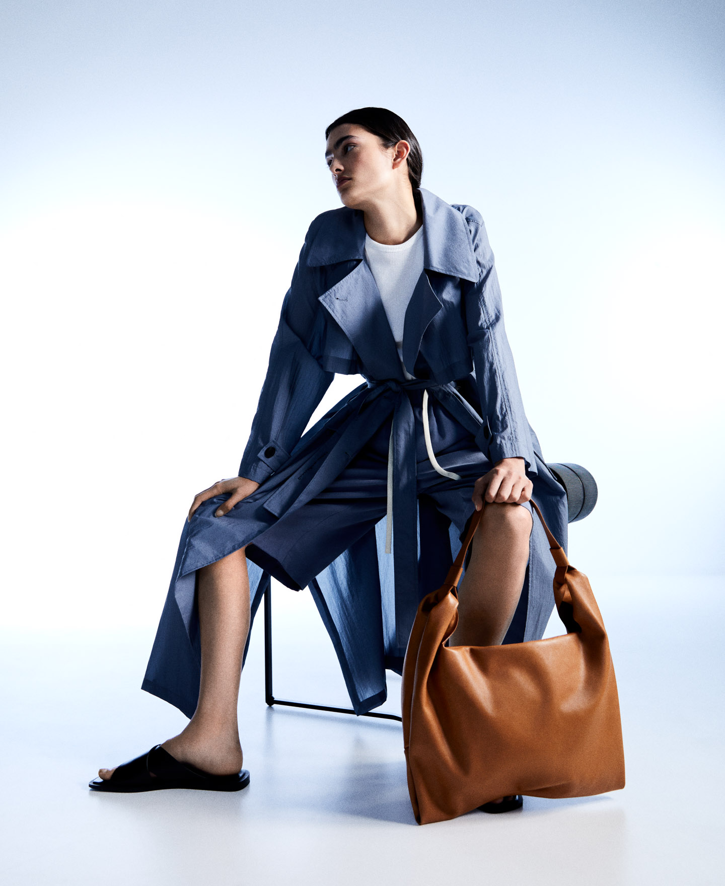 Chrome-free bovine leather hobo bag image number 4