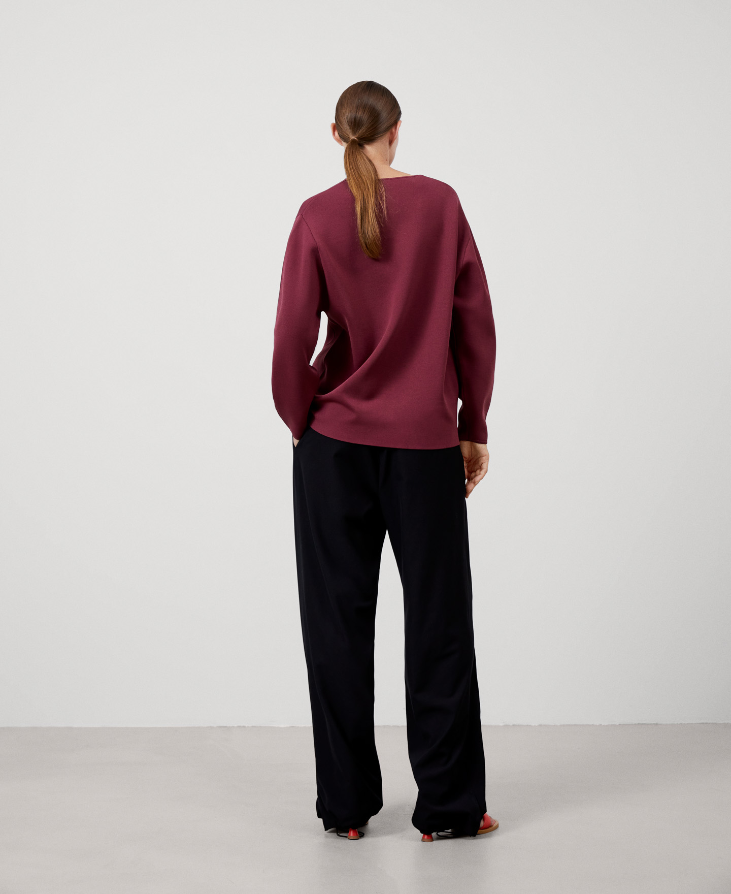Jersey cuello pico en viscosa y nailon image number 2