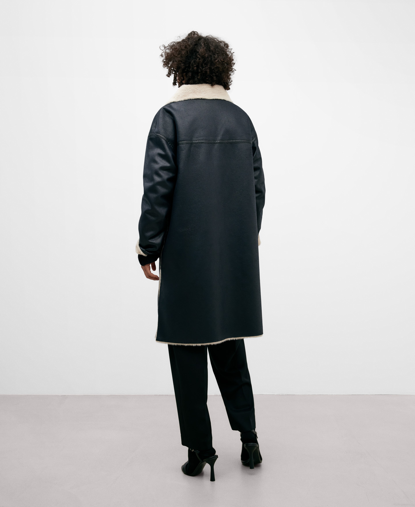 Black coat leather texture women image number 2