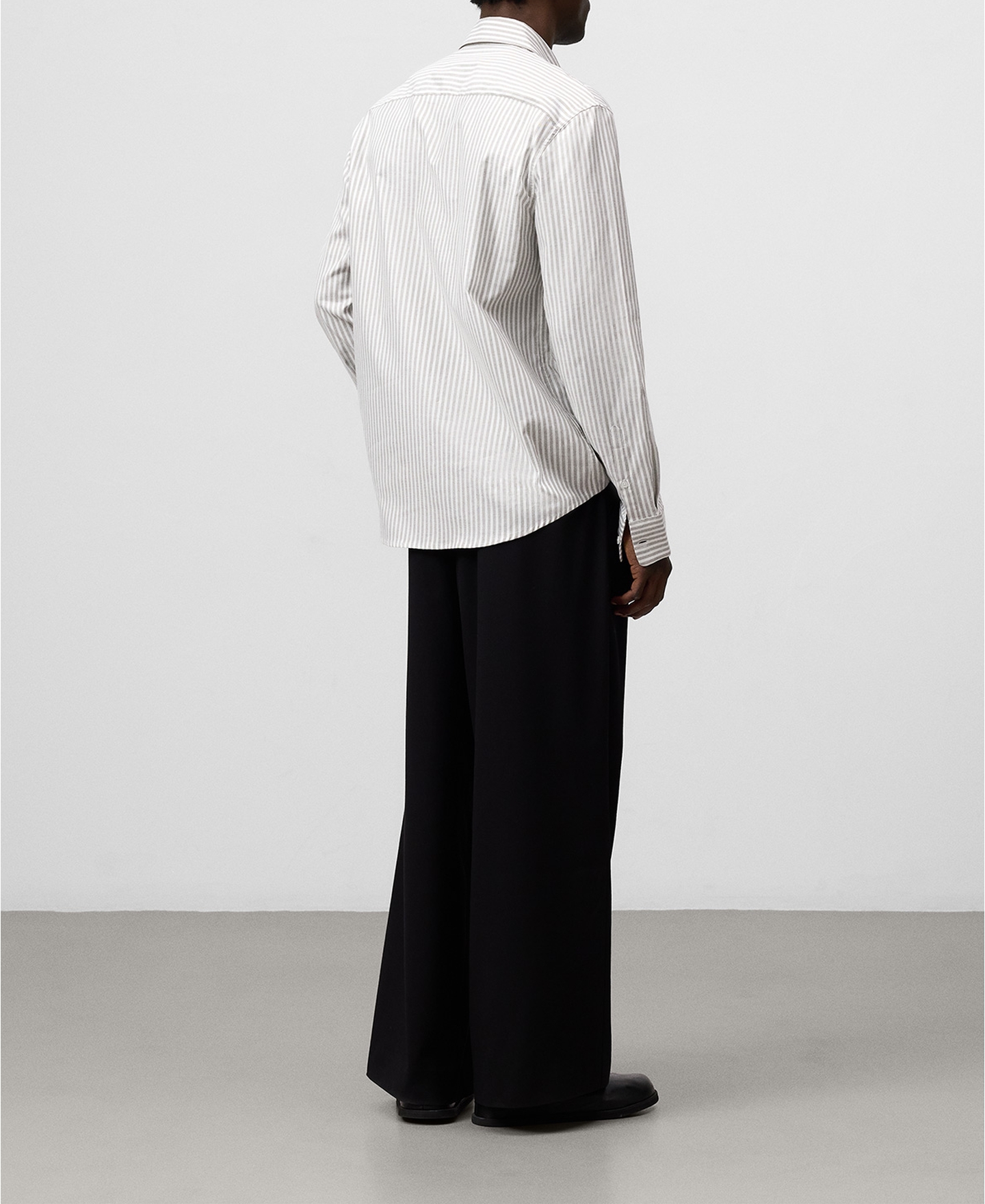 Spread collar striped shirt image number 2