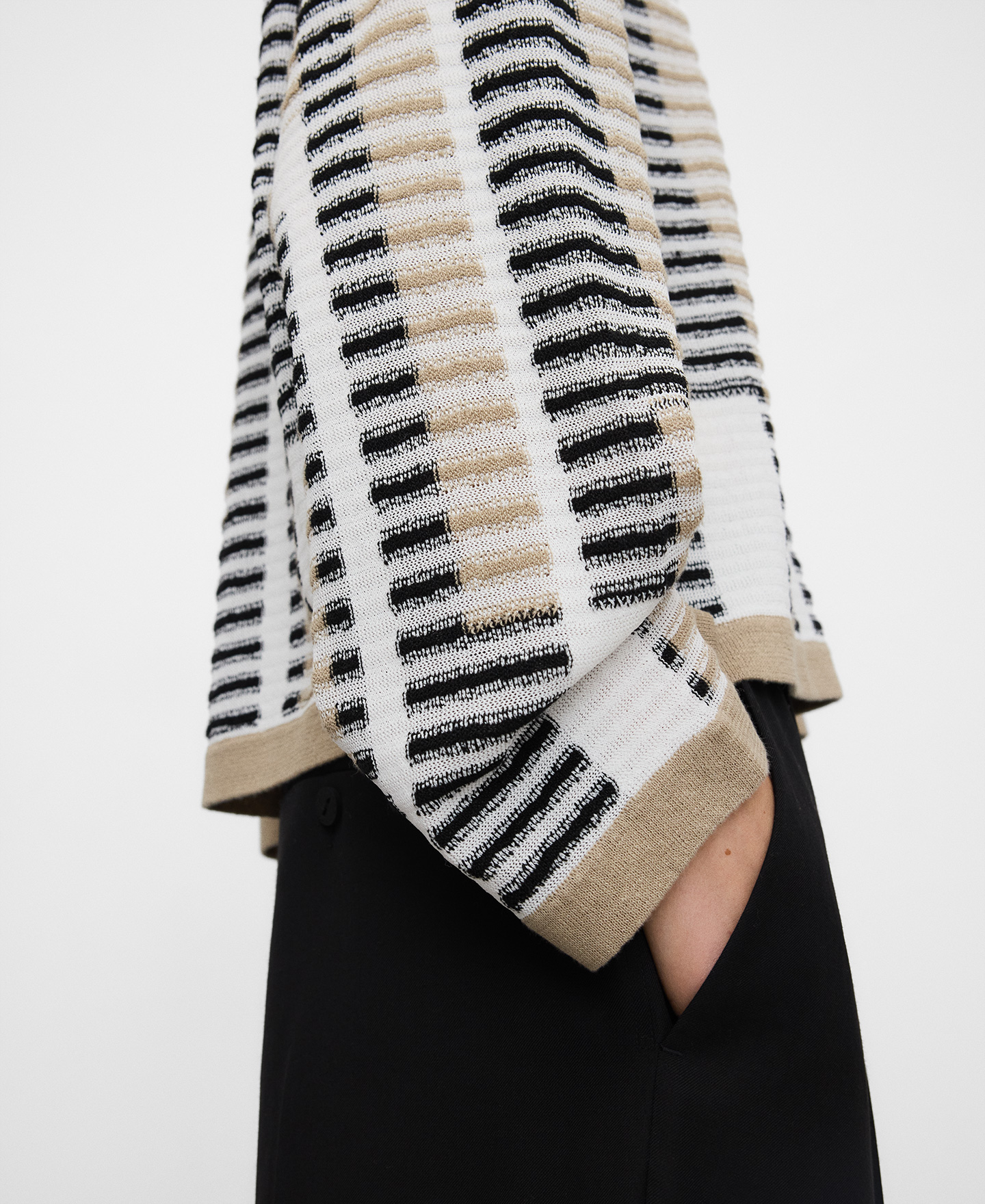 Irregular striped jacquard knit sweater image number 3