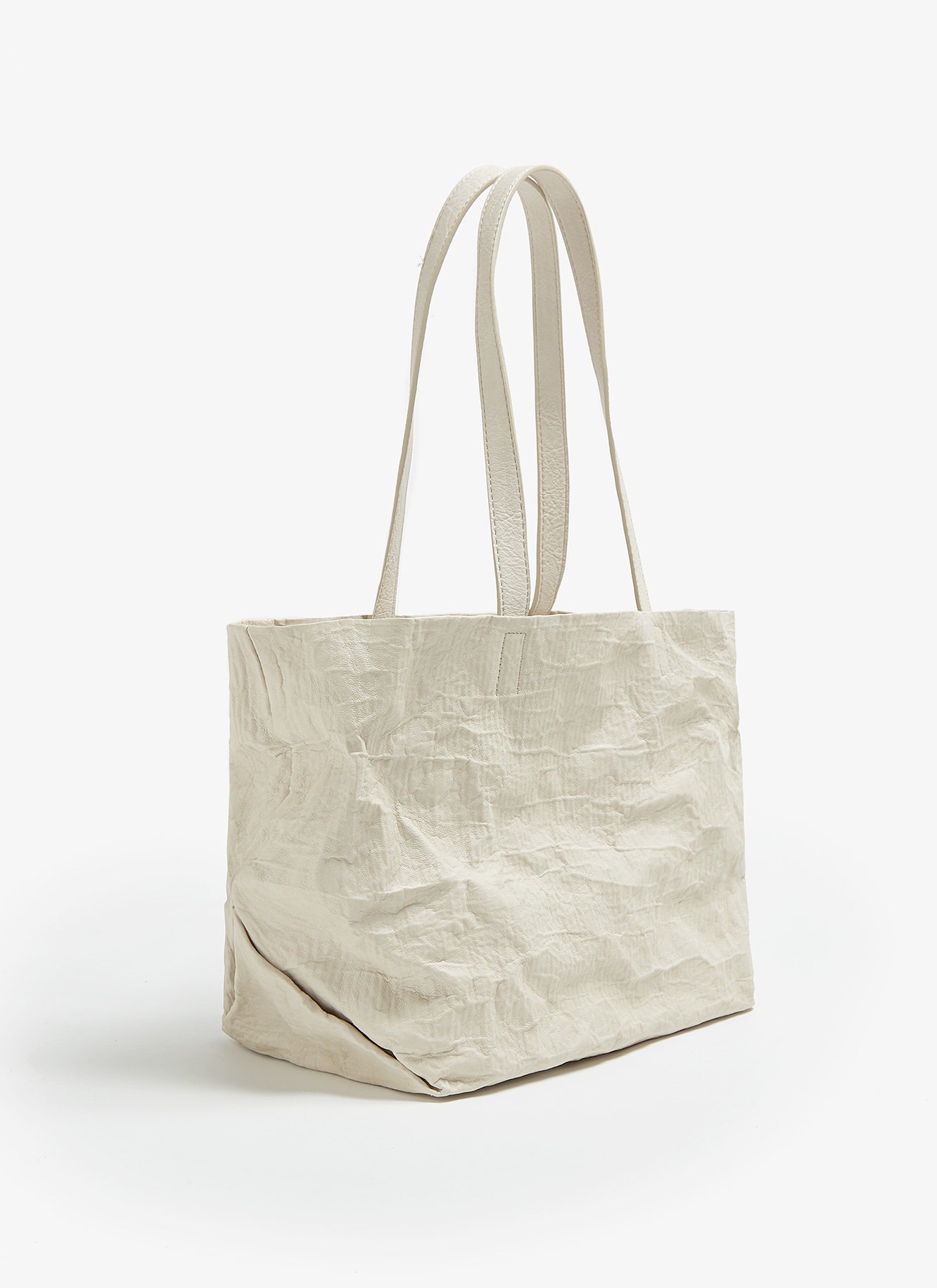 Shopper arrugado con neceser extraíble image number 1