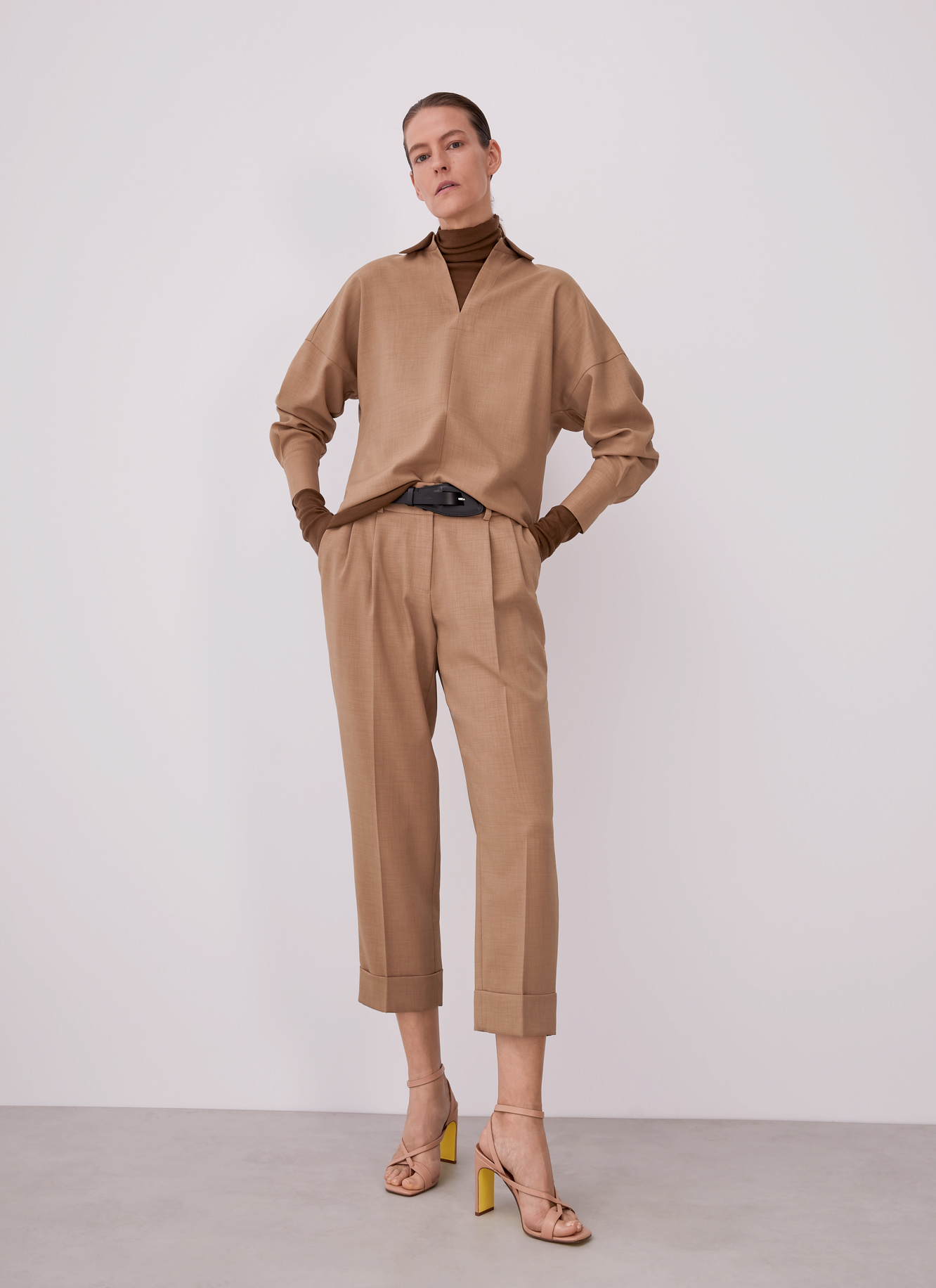 Carrot fit elastic trousers image number 4