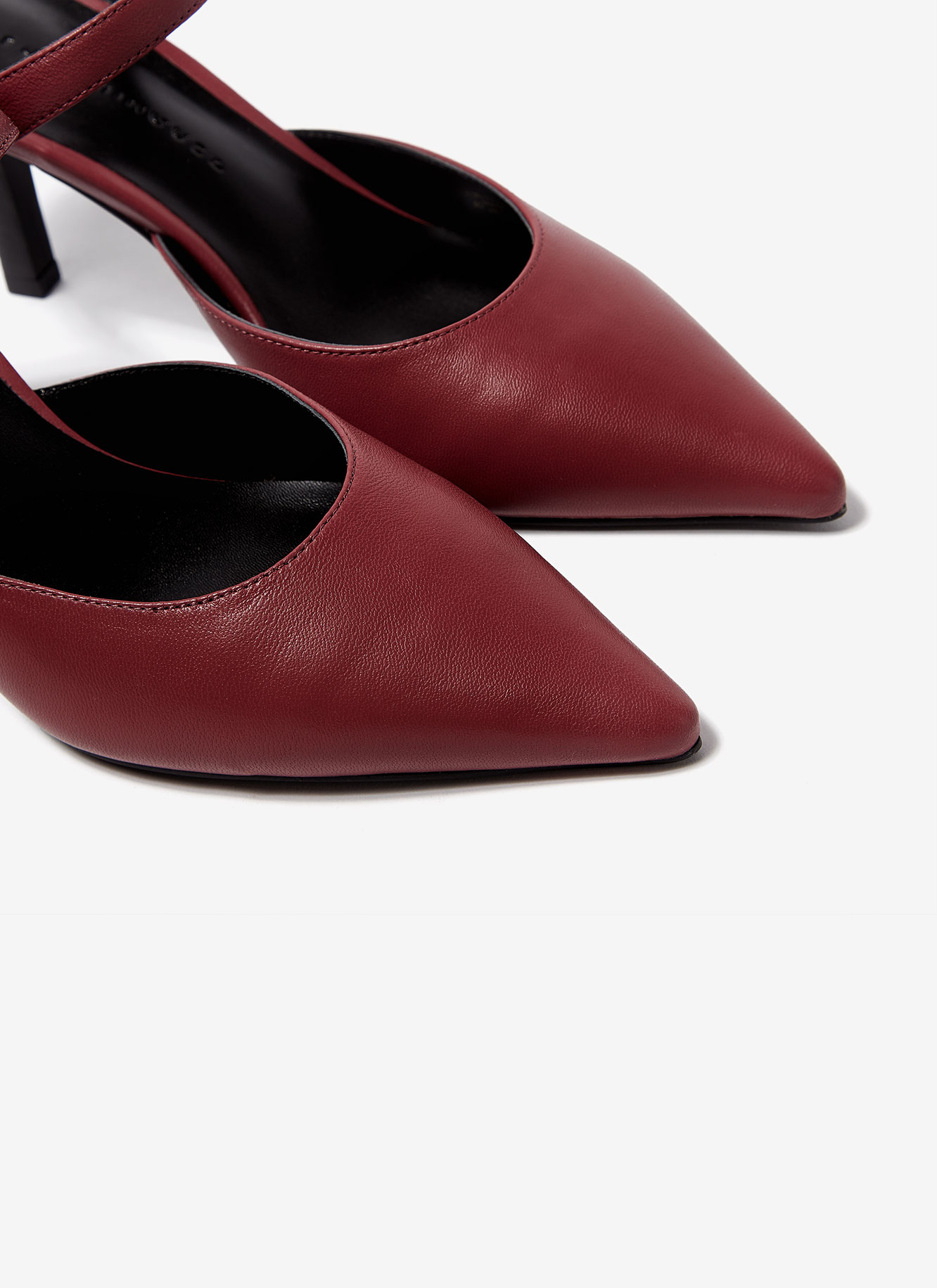 Heel shoes with vamp strap image number 3