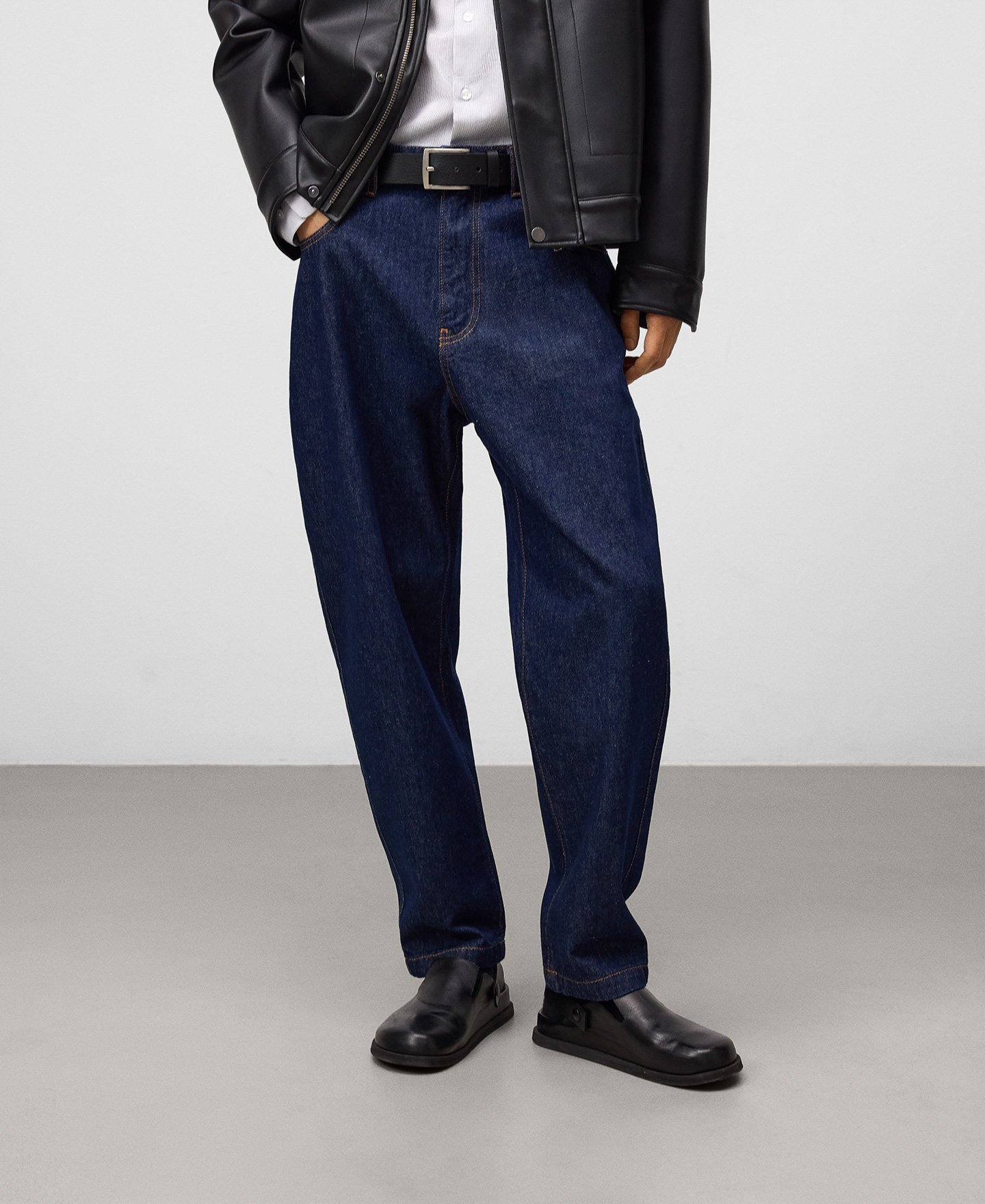 Pantalón barrel fit denim algodón hombre image number 0