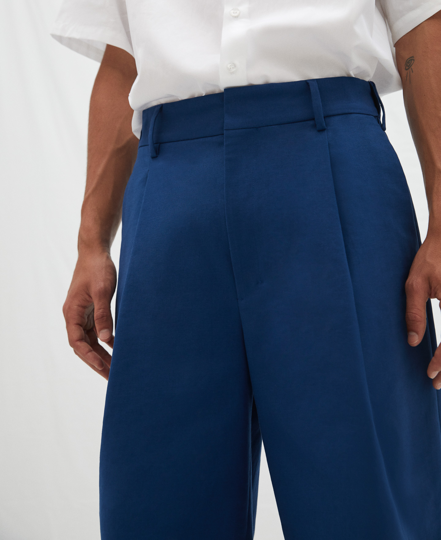 Oversize cotton Bermuda shorts image number 3
