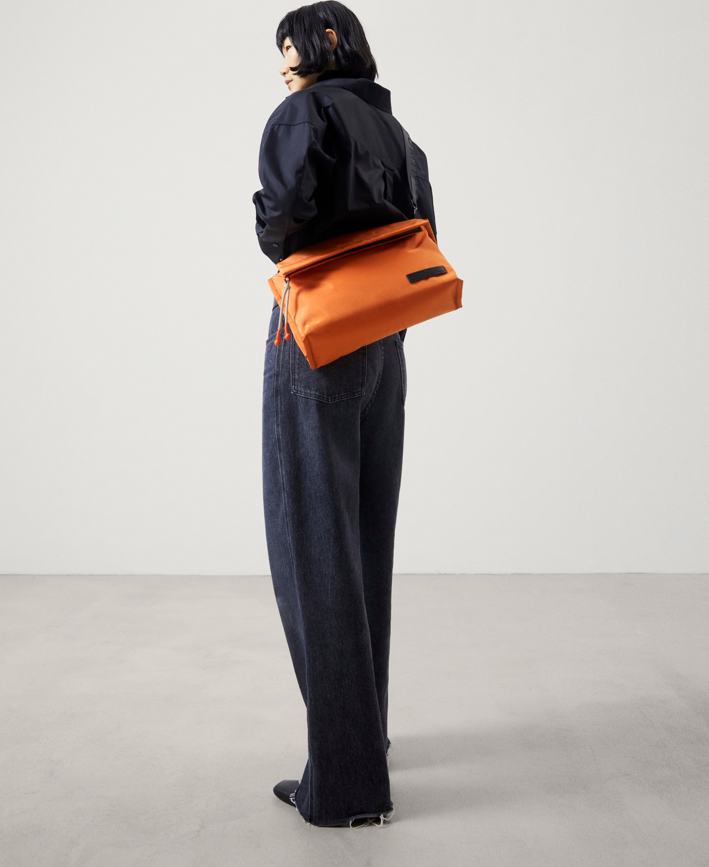 Medium shoulder bag image number 4