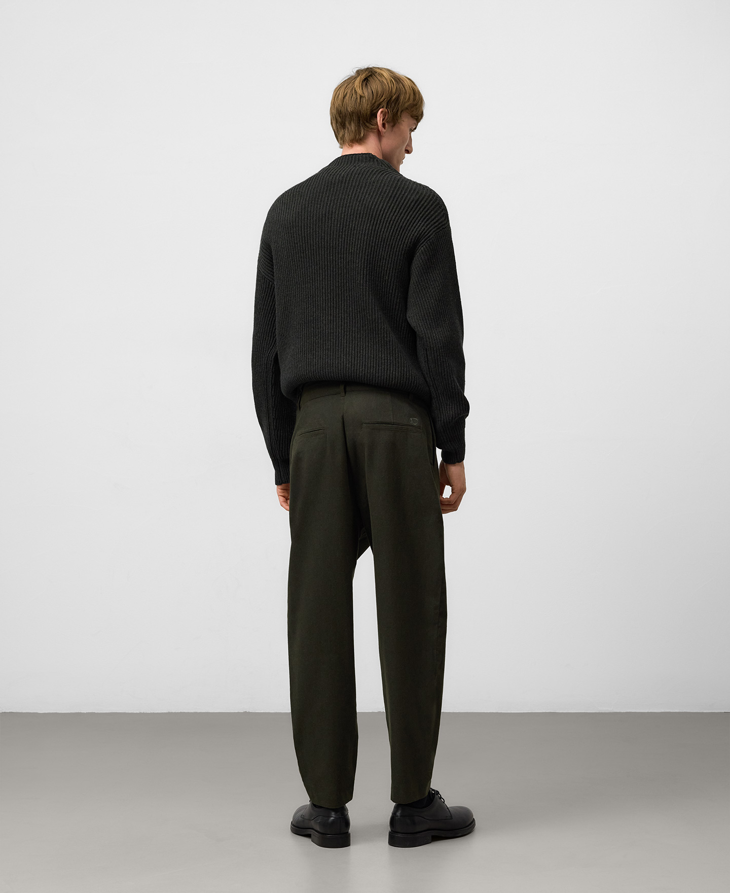Pantalón barrel fit algodón hombre image number 2