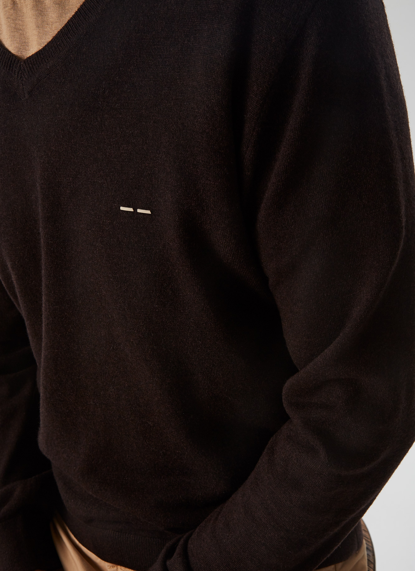 Jersey cuello pico en lana merino image number 2