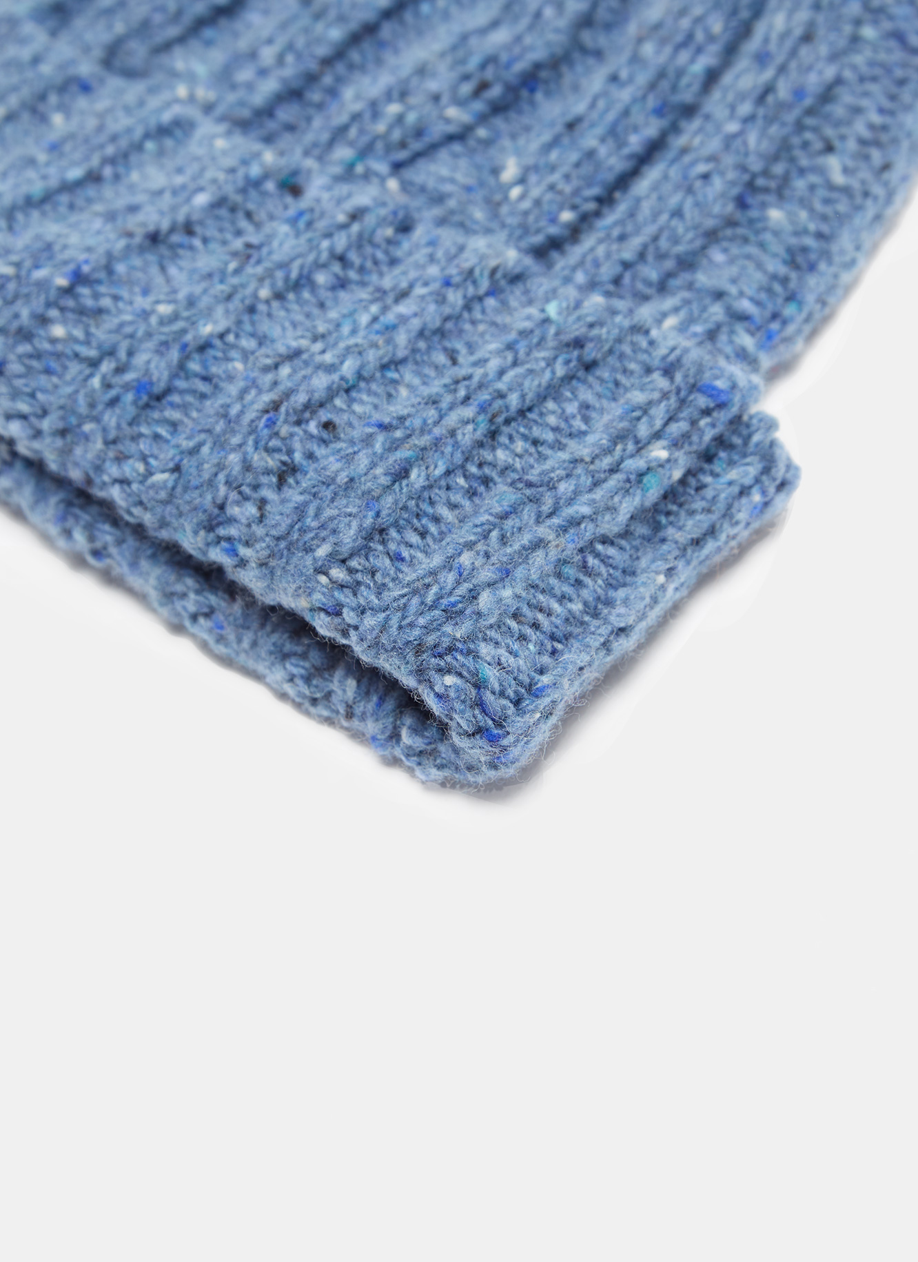 Gorro beanie de punto jaspeado image number 1