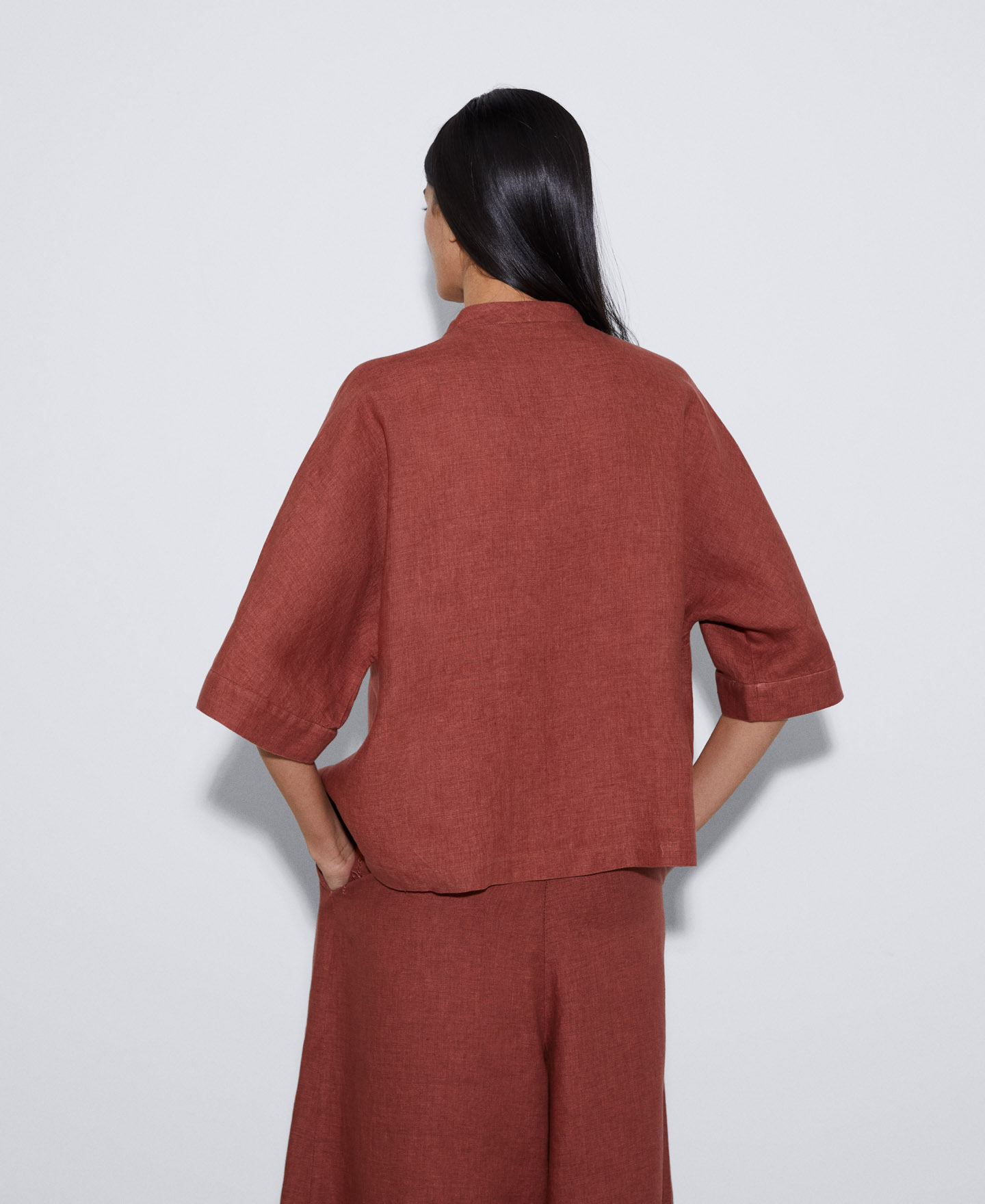 European responsible linen shirt image number 2