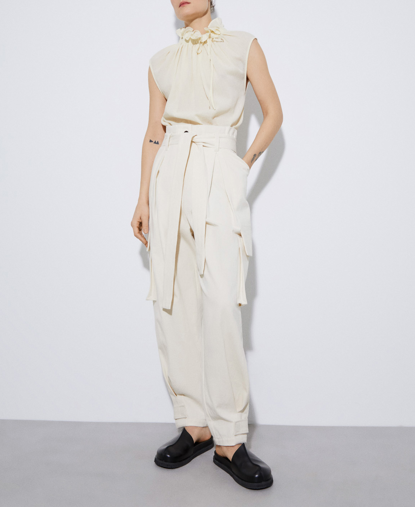 Sleeveless top in cotton image number 1