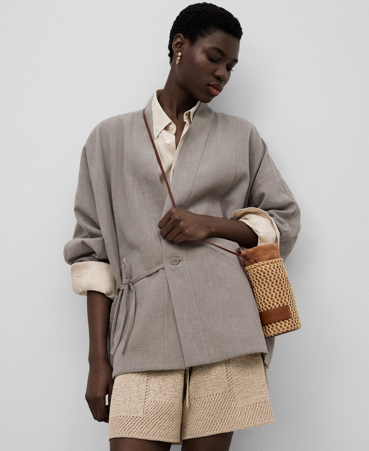 Raffia-textured small bag woman image number 3