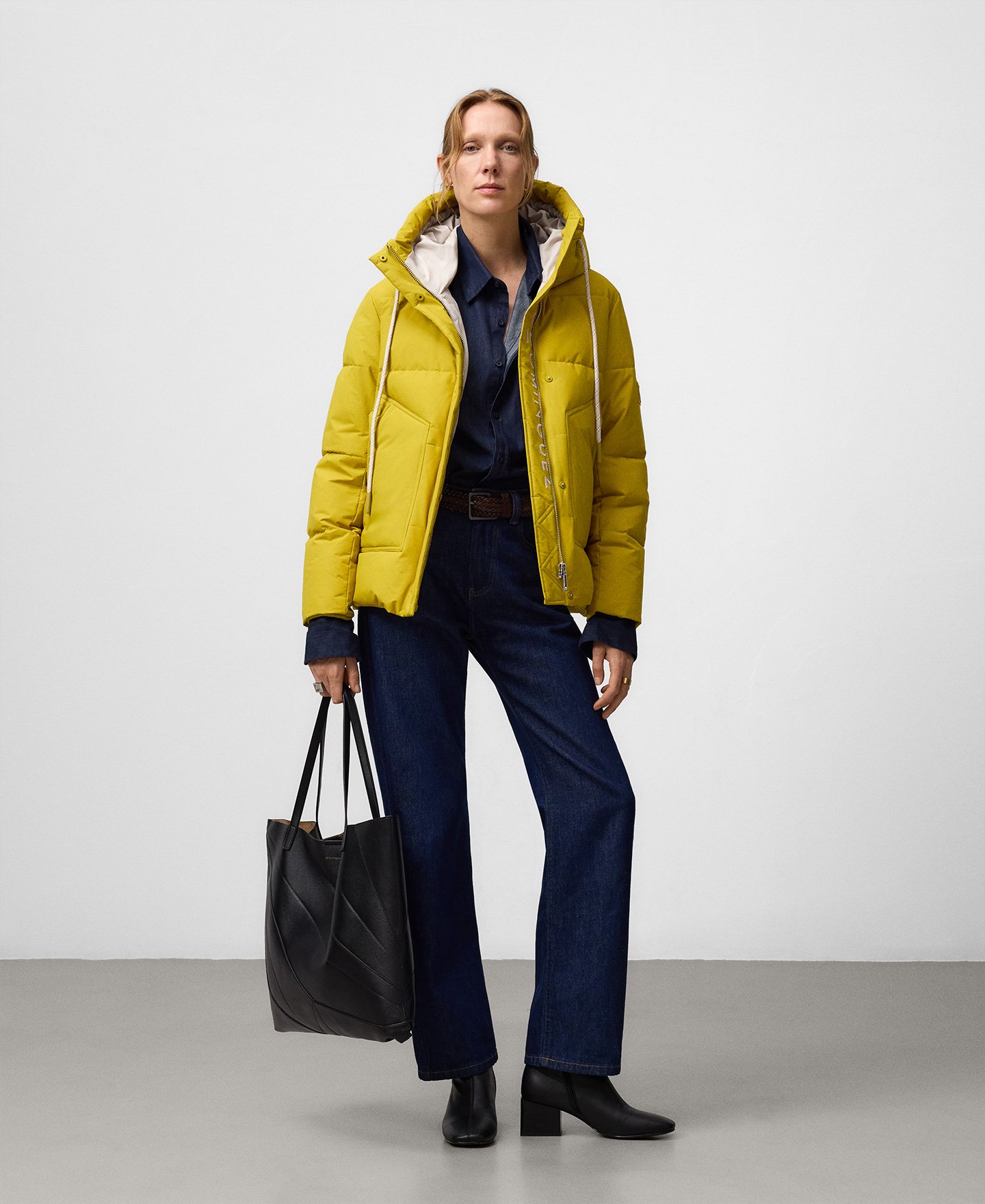 Padded jacket with hood woman image number 1
