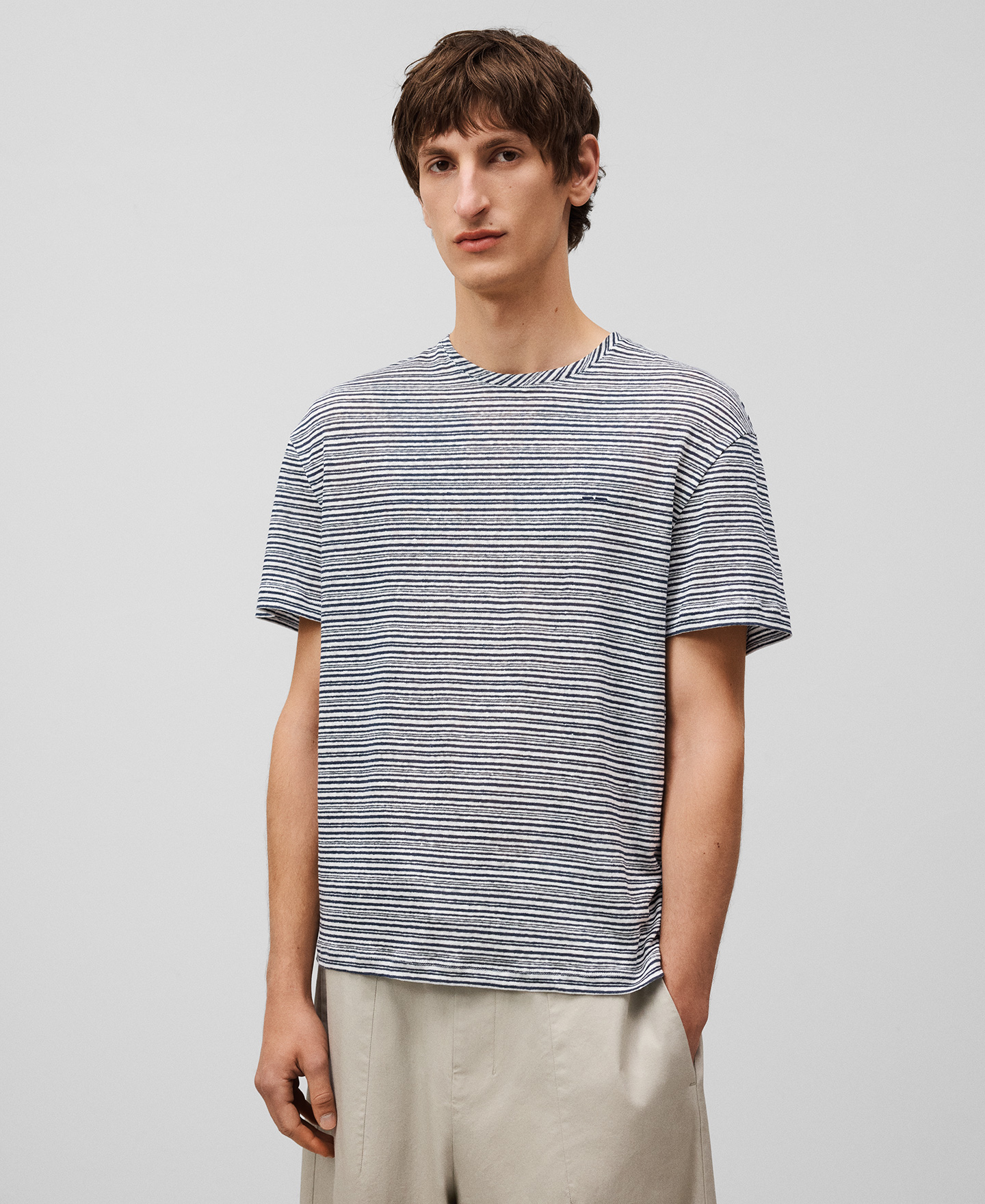 European linen structured T-shirt man image number 0