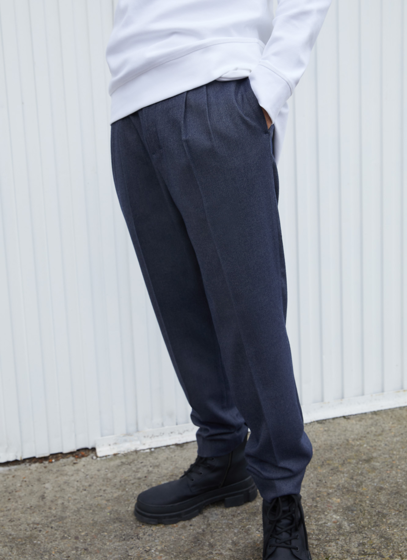 High rise trousers with darts image number 6