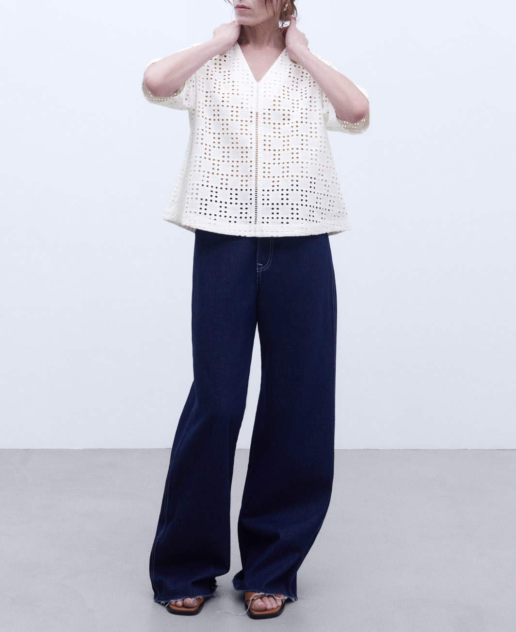 Embroidered V-neckline blouse image number 1