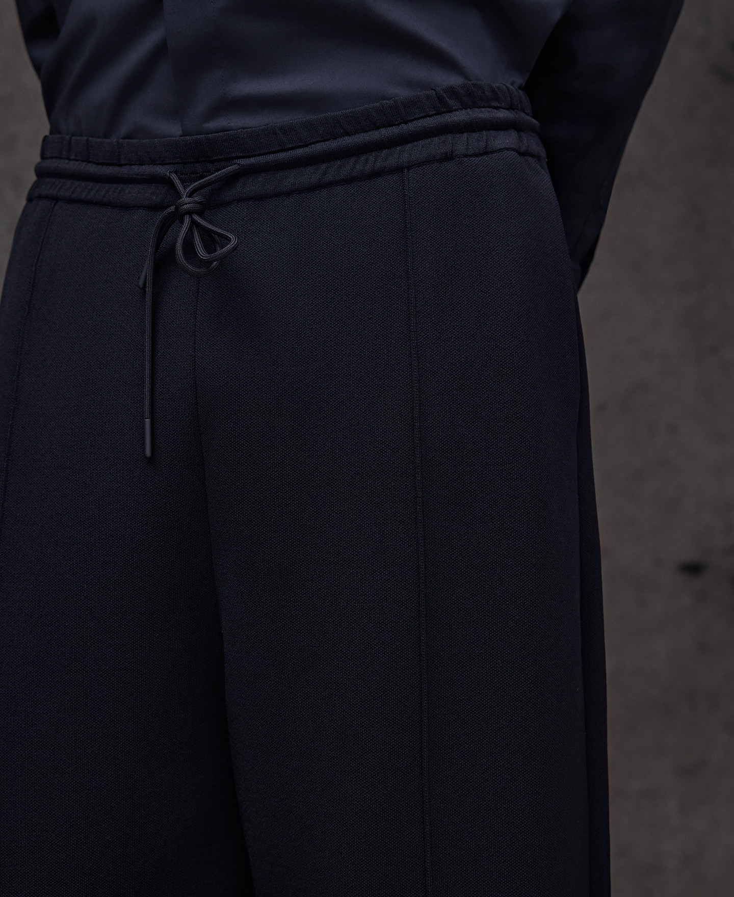Pantalón en punto negro hombre image number 3