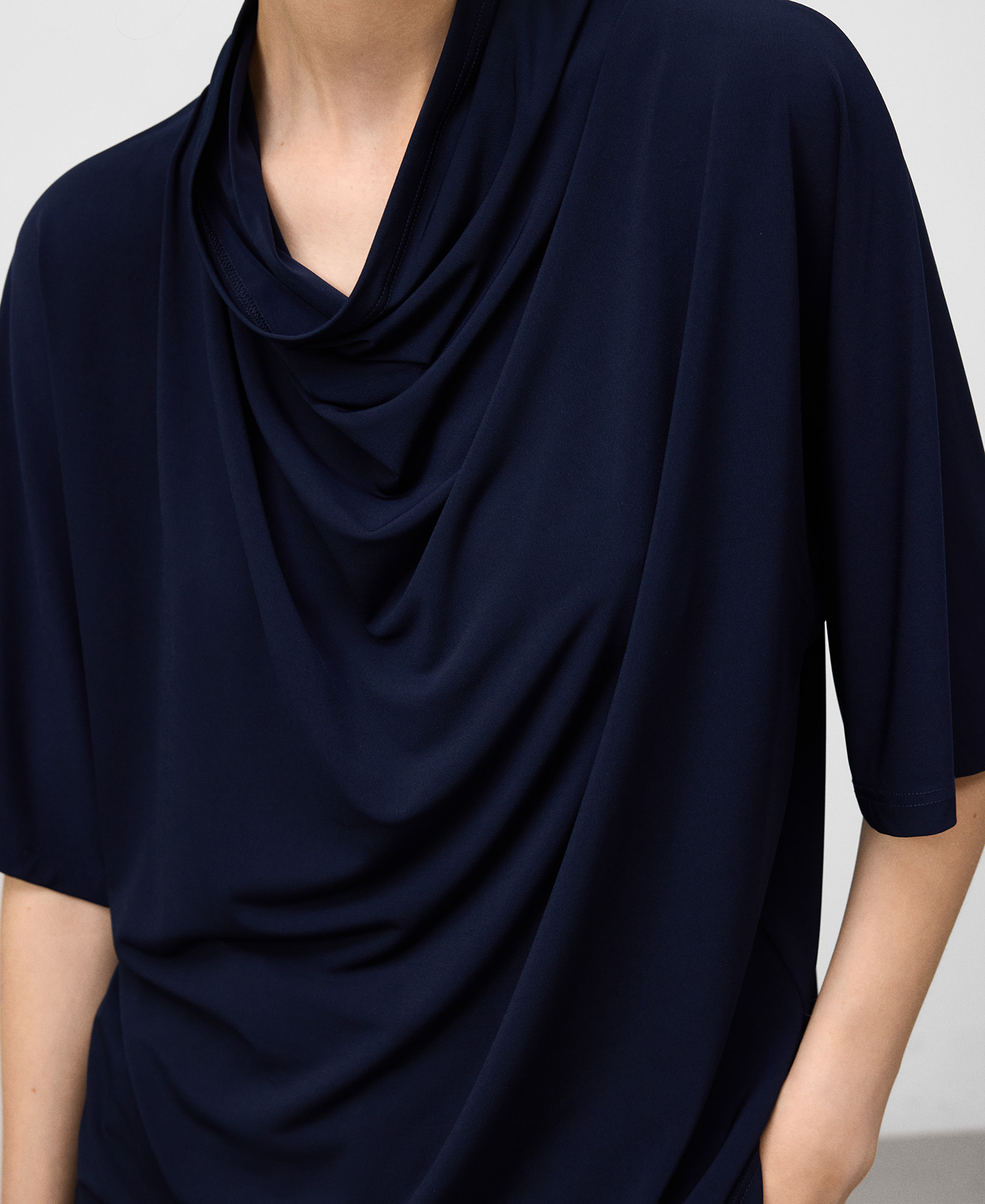 Camiseta cuello drapeado mujer image number 3