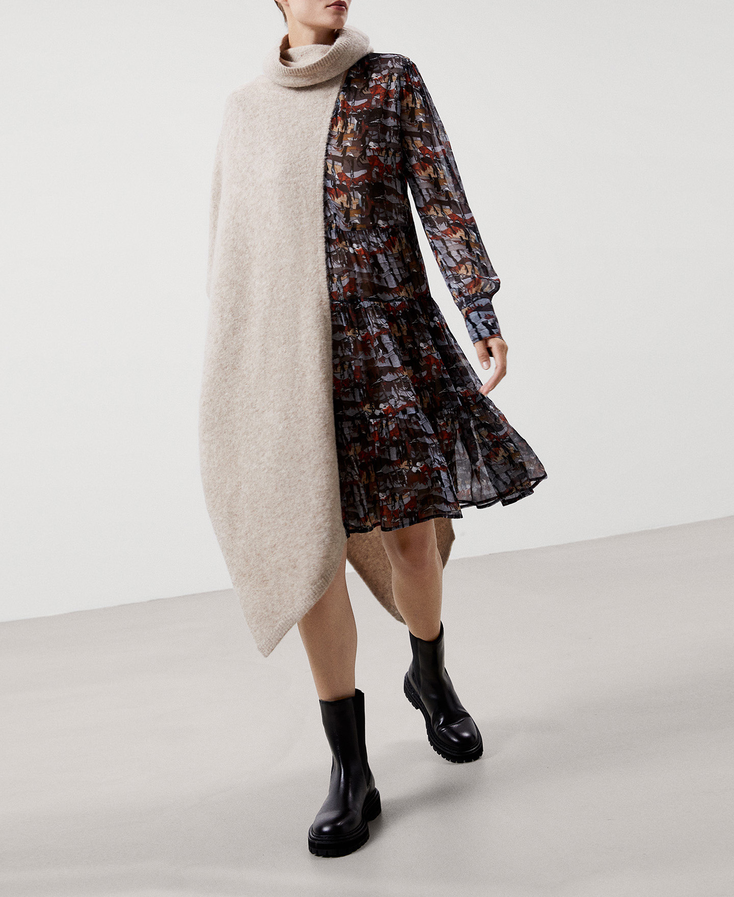 Short pleated printed dress image number 1