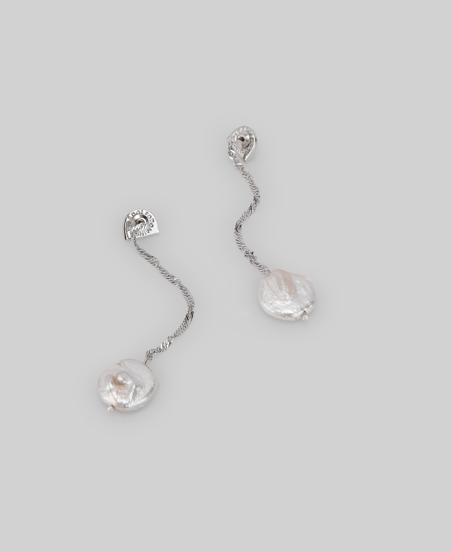 Dangling natural pearls earring woman image number 1