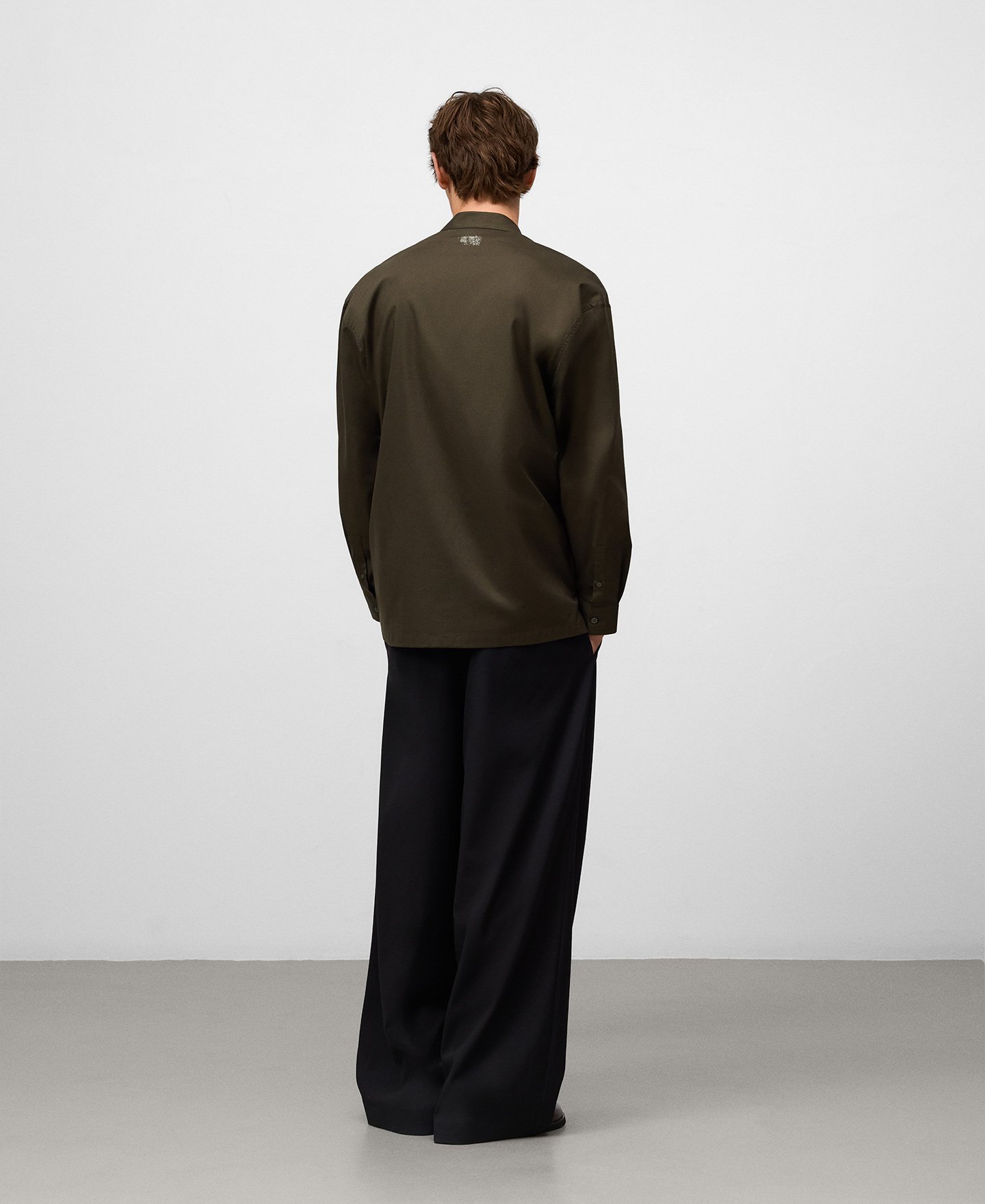 Camisa oversize cuello mao hombre image number 2