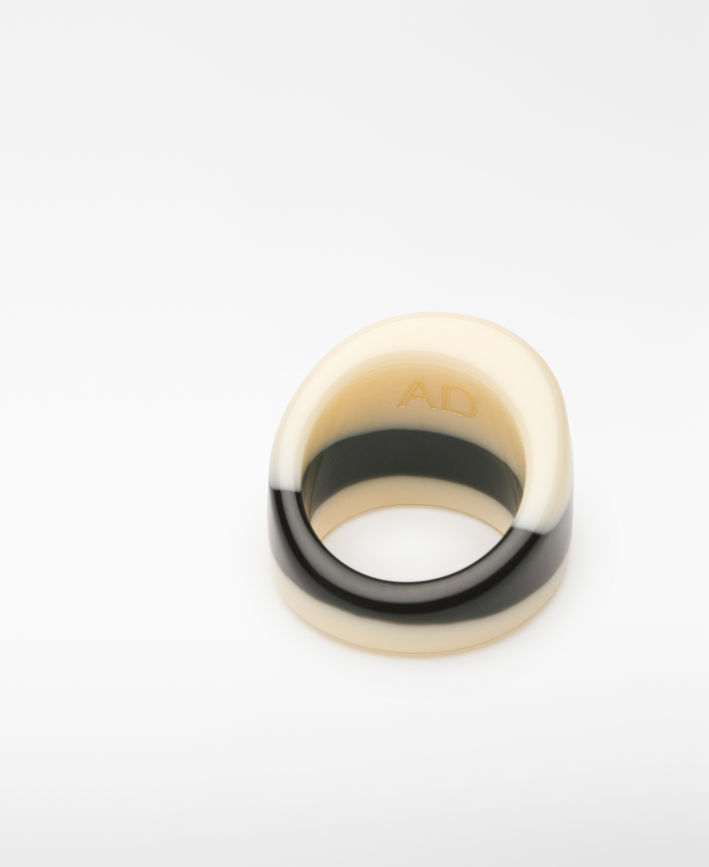 Zweifarbiger Ring aus Kunstharz image number 1