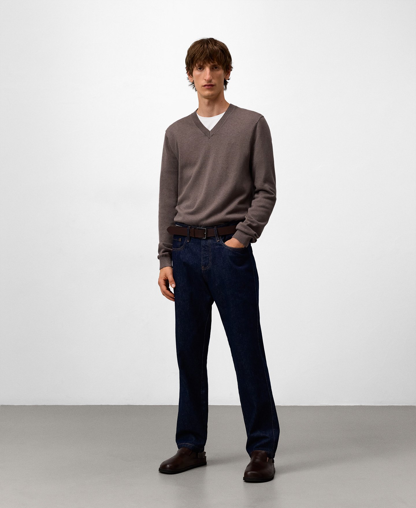 Regular fit V-neck sweater man image number 1